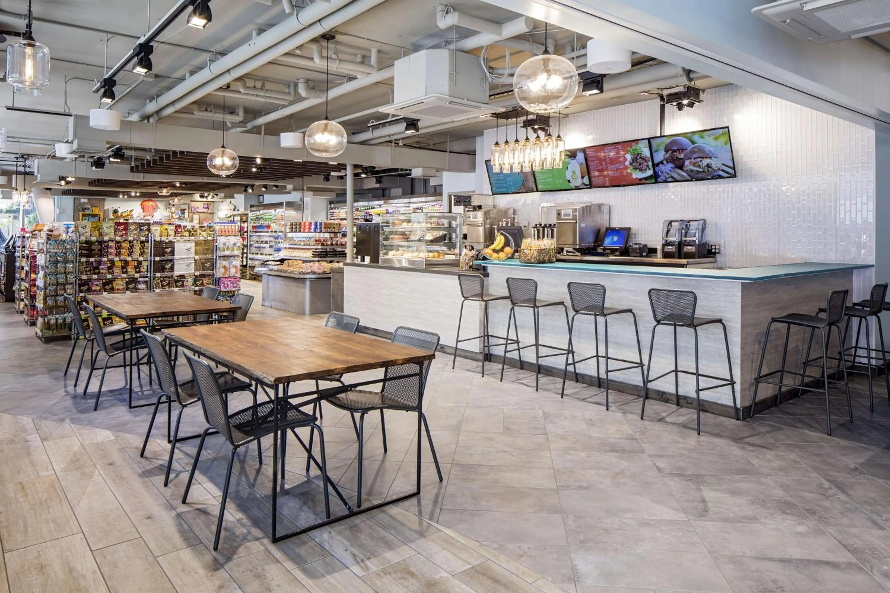 On-site shops in Hilton Garden Inn Waikiki Beach