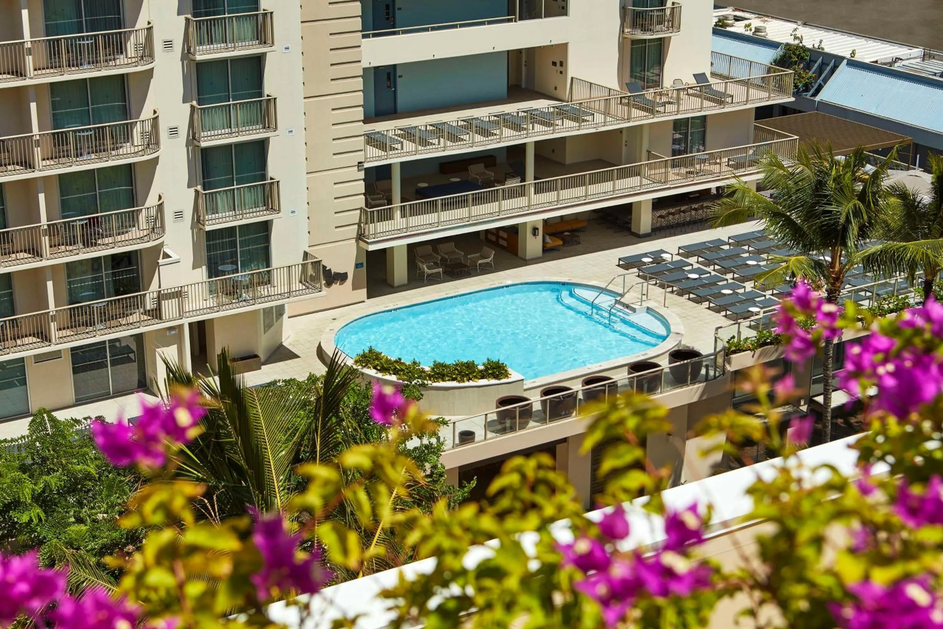Pool view in Hilton Garden Inn Waikiki Beach