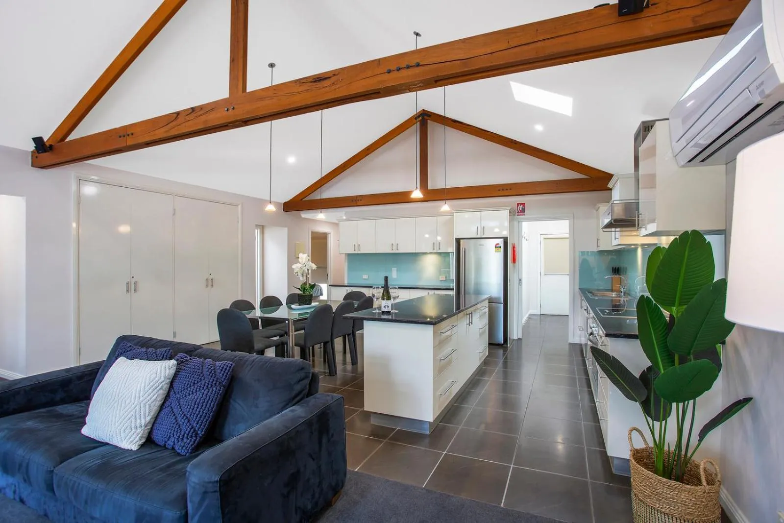 Kitchen or kitchenette in Sea Foam Villas