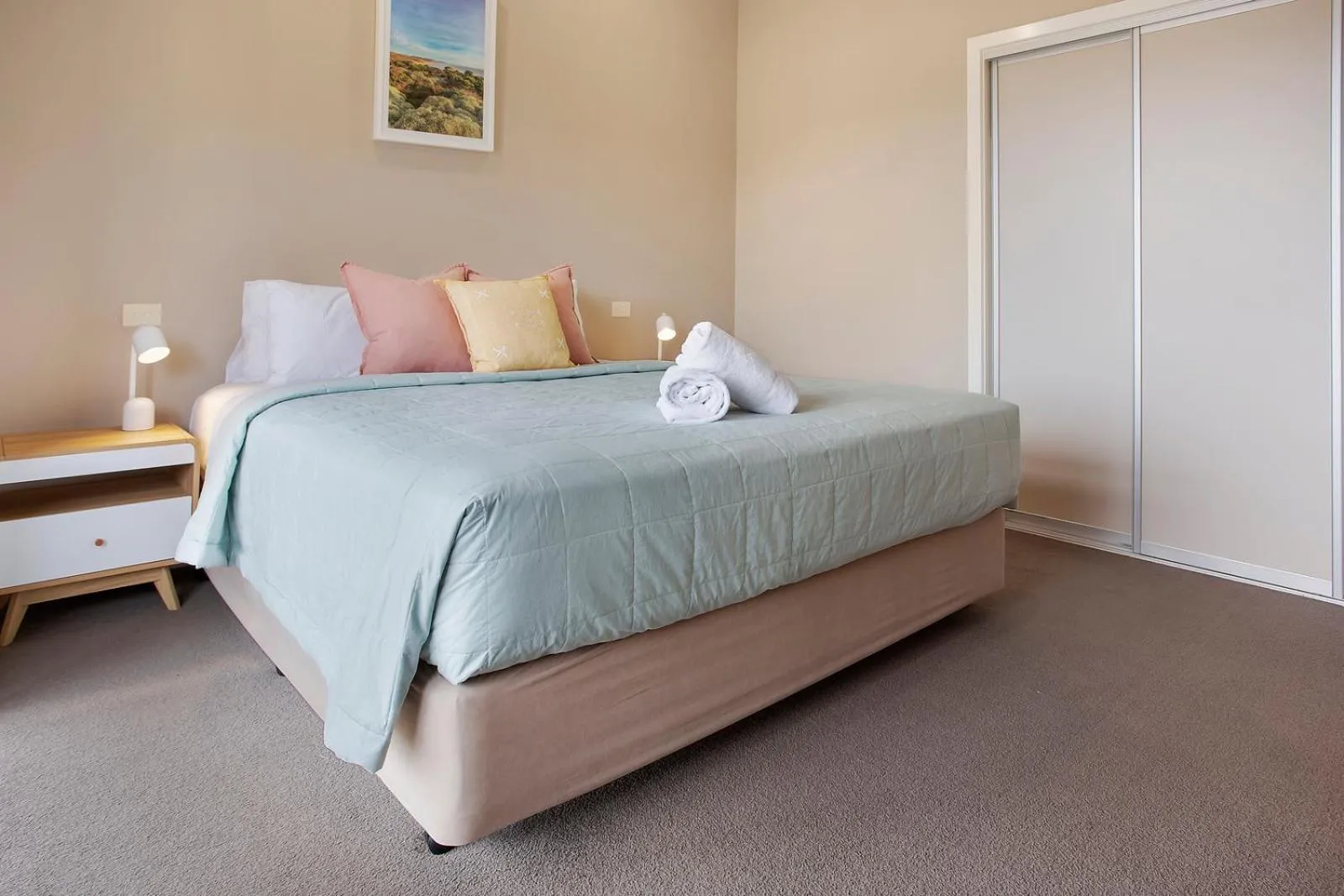 Bedroom, Bed in Sea Foam Villas