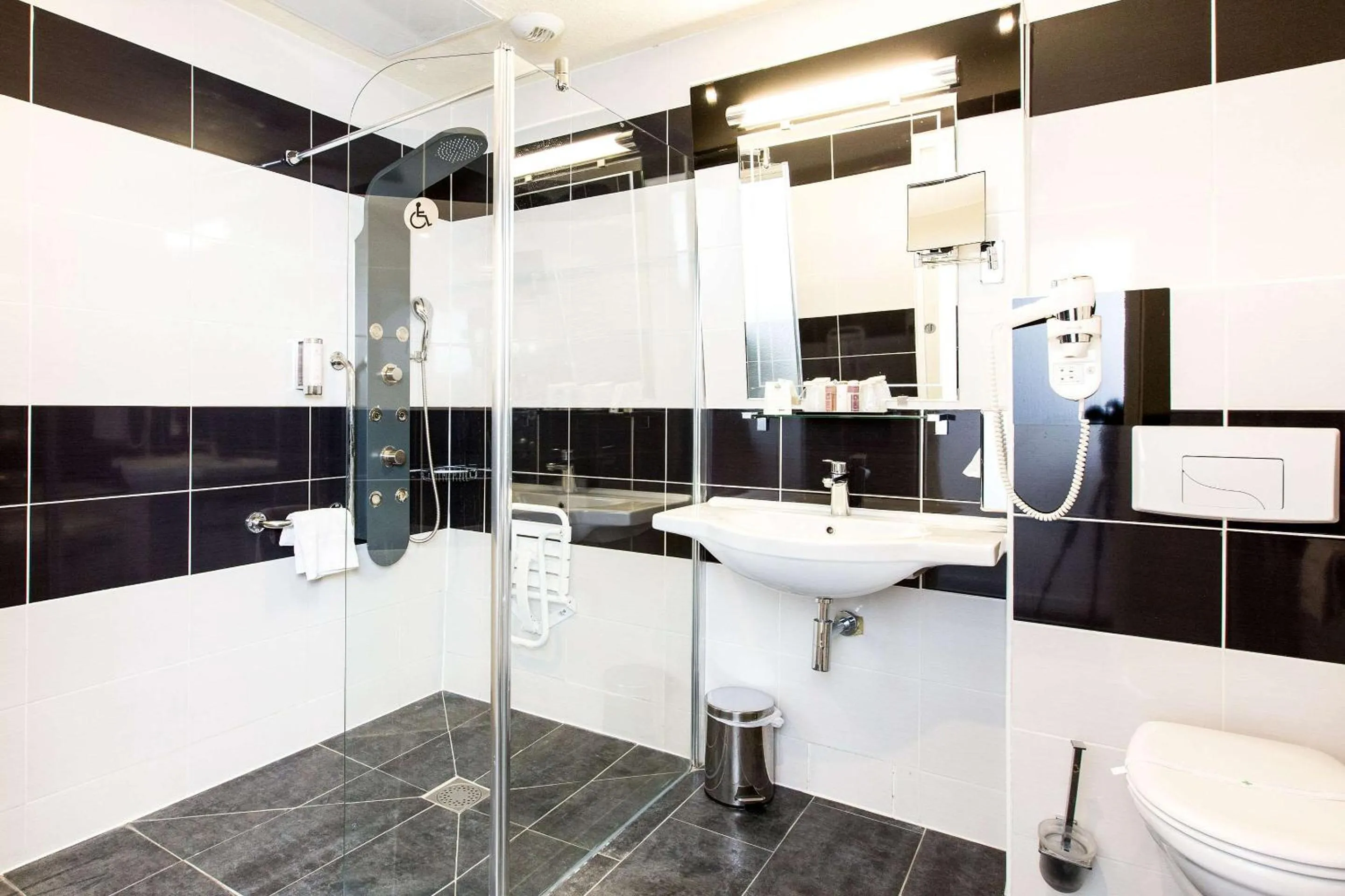 Bedroom in Quality Hotel Bordeaux Centre