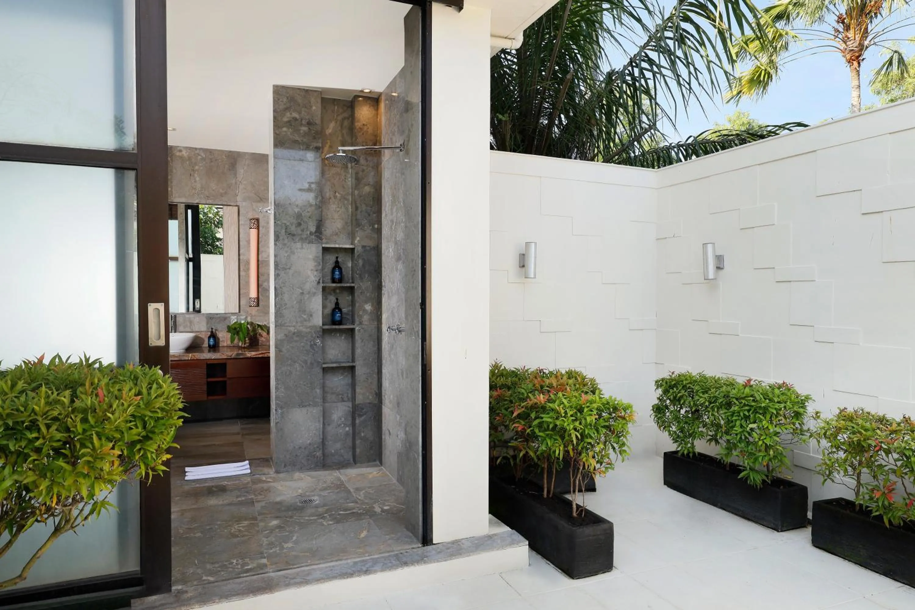 Shower in Villa Jamalu by Nakula