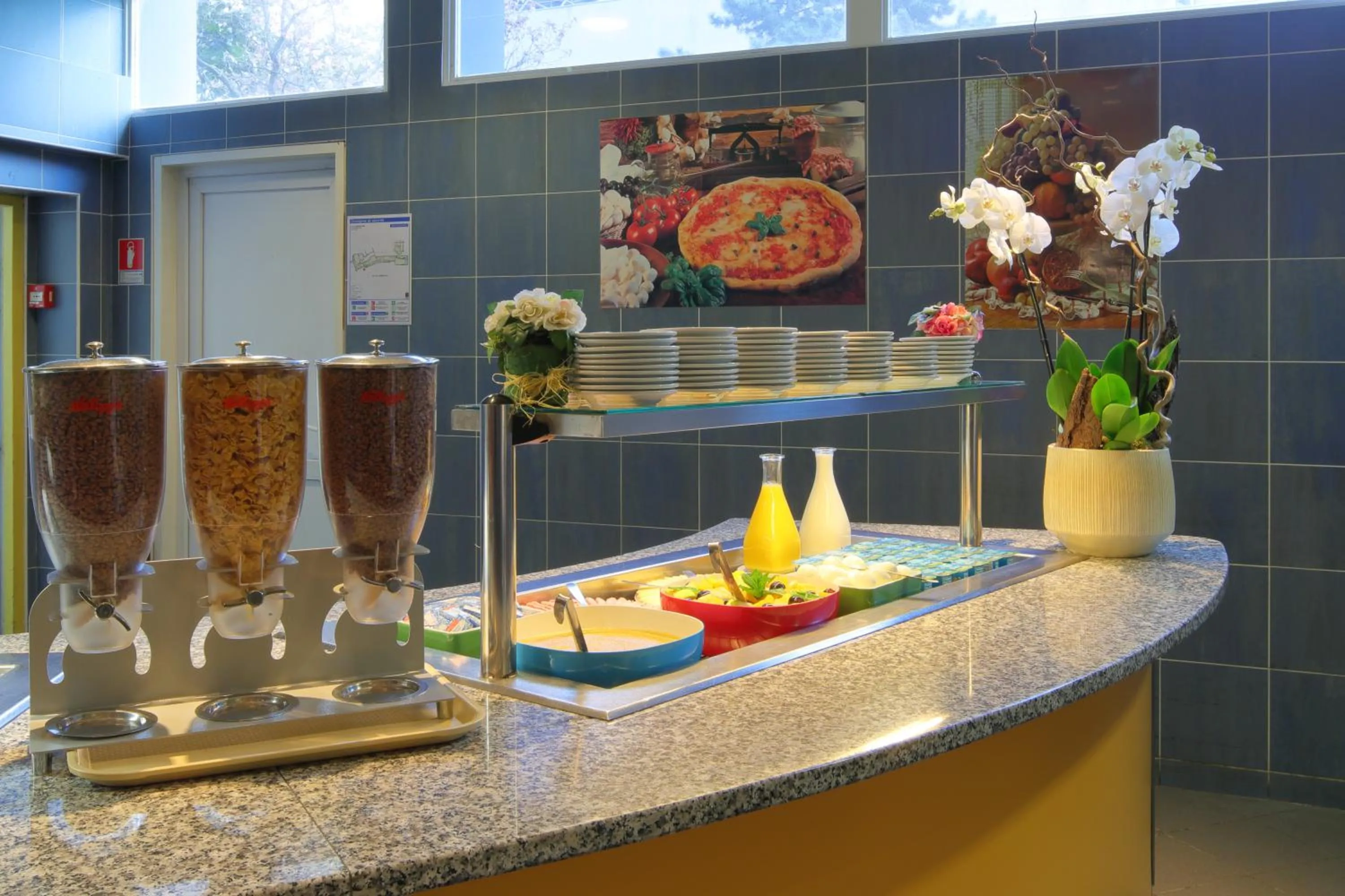 Continental breakfast in Hotel CIS Paris Maurice Ravel