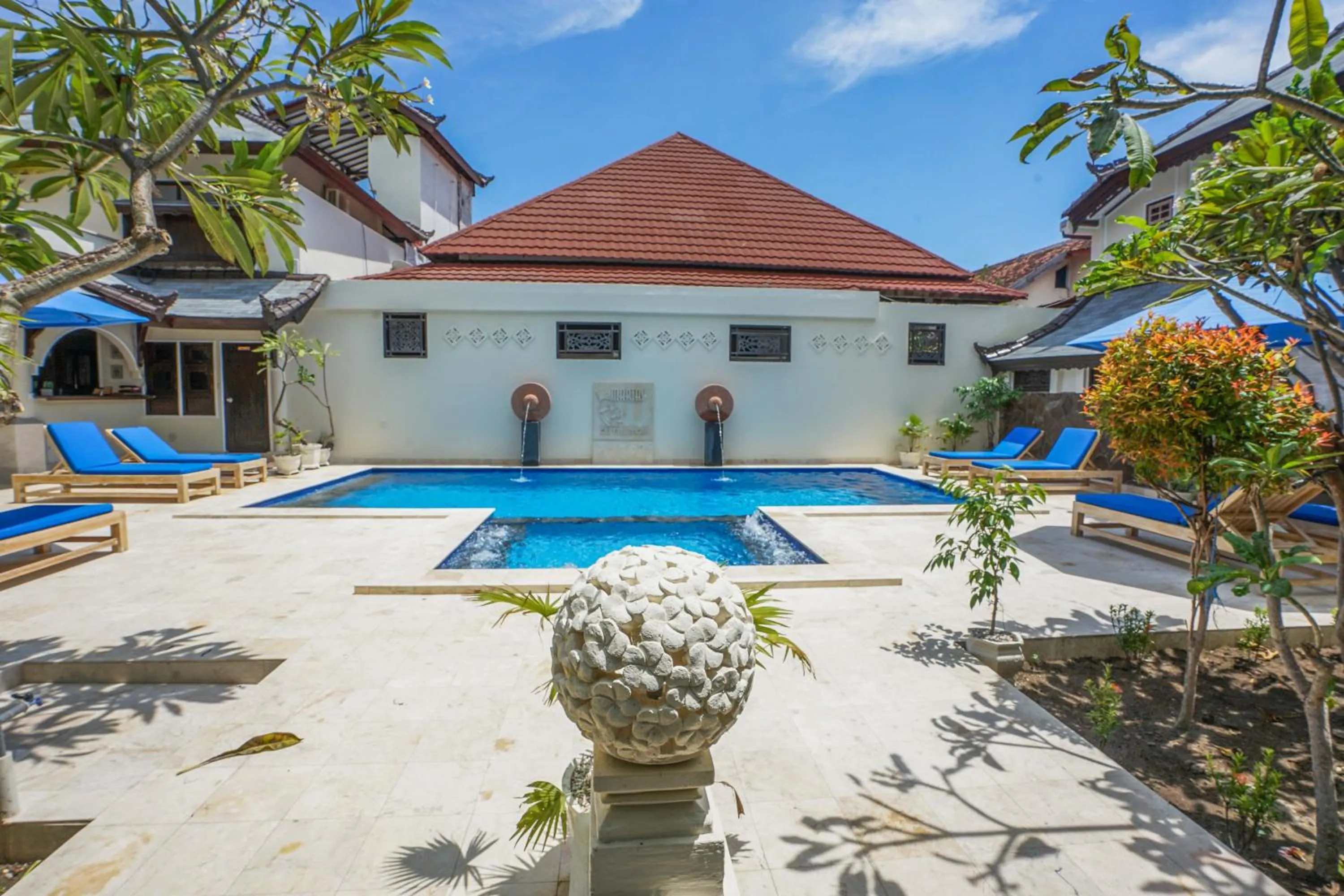 Swimming pool in Martas Hotel