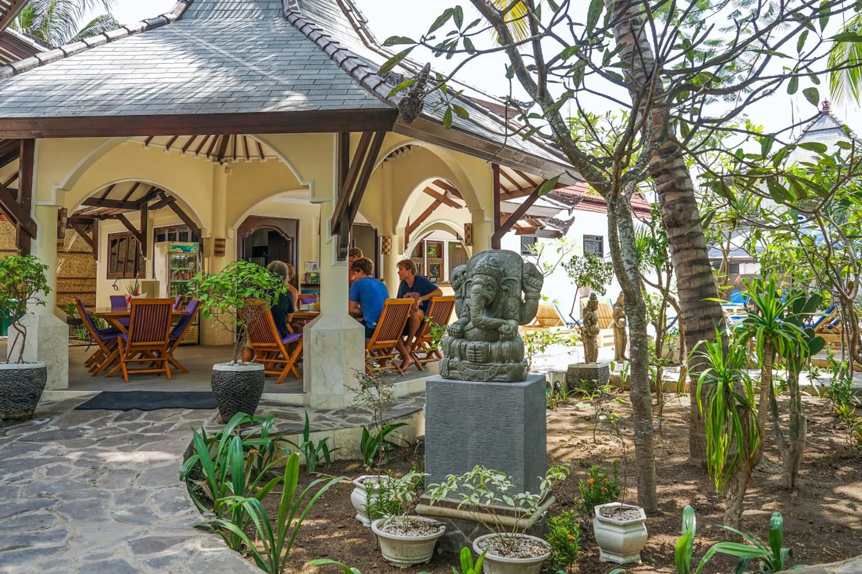 Restaurant/places to eat in Martas Hotel