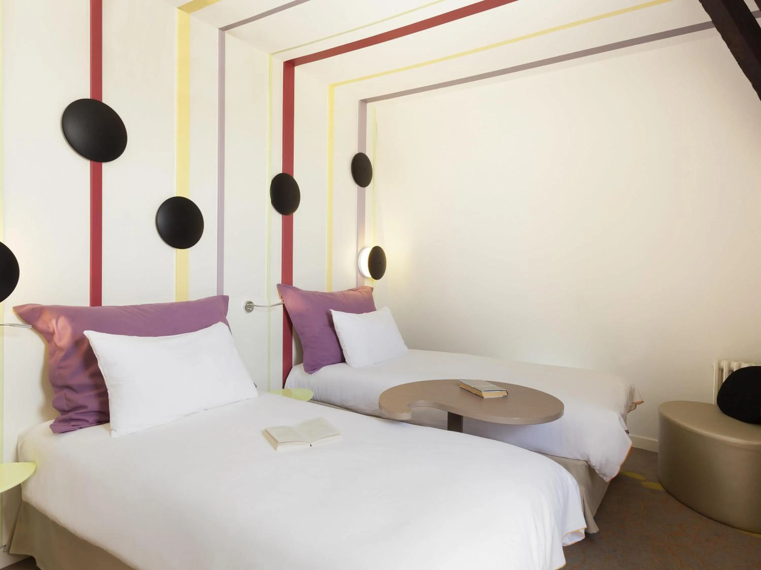 Bedroom, Bed in ibis Styles Bayonne