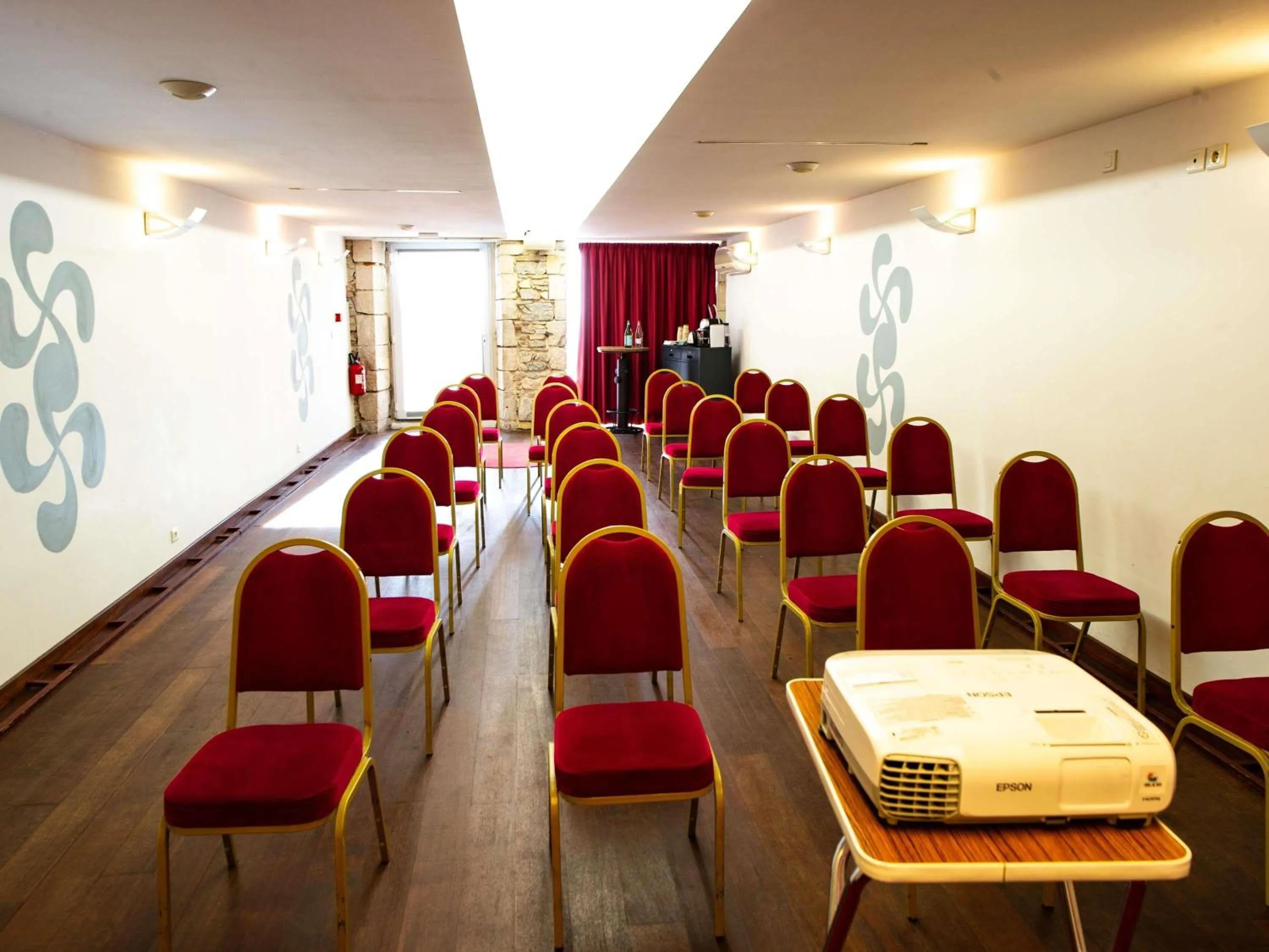 Meeting/conference room in ibis Styles Bayonne