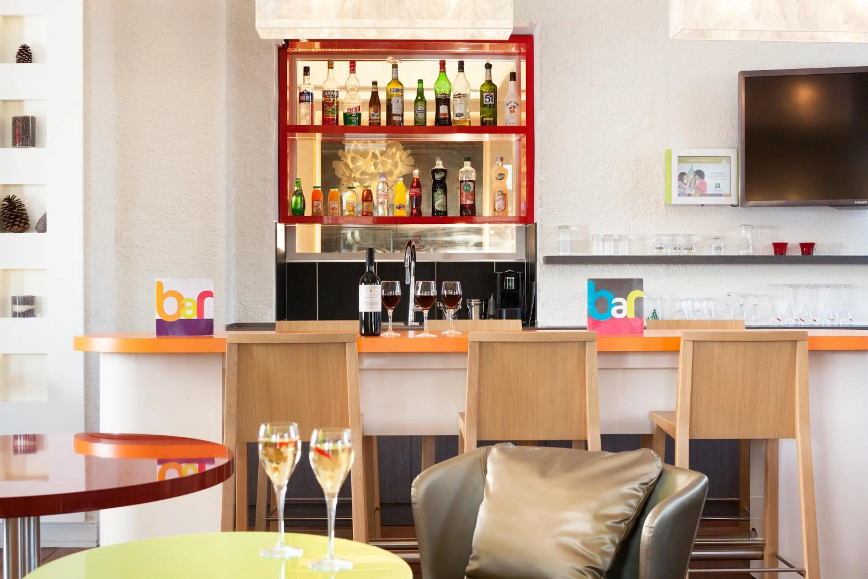 Lounge or bar in ibis Styles Bayonne
