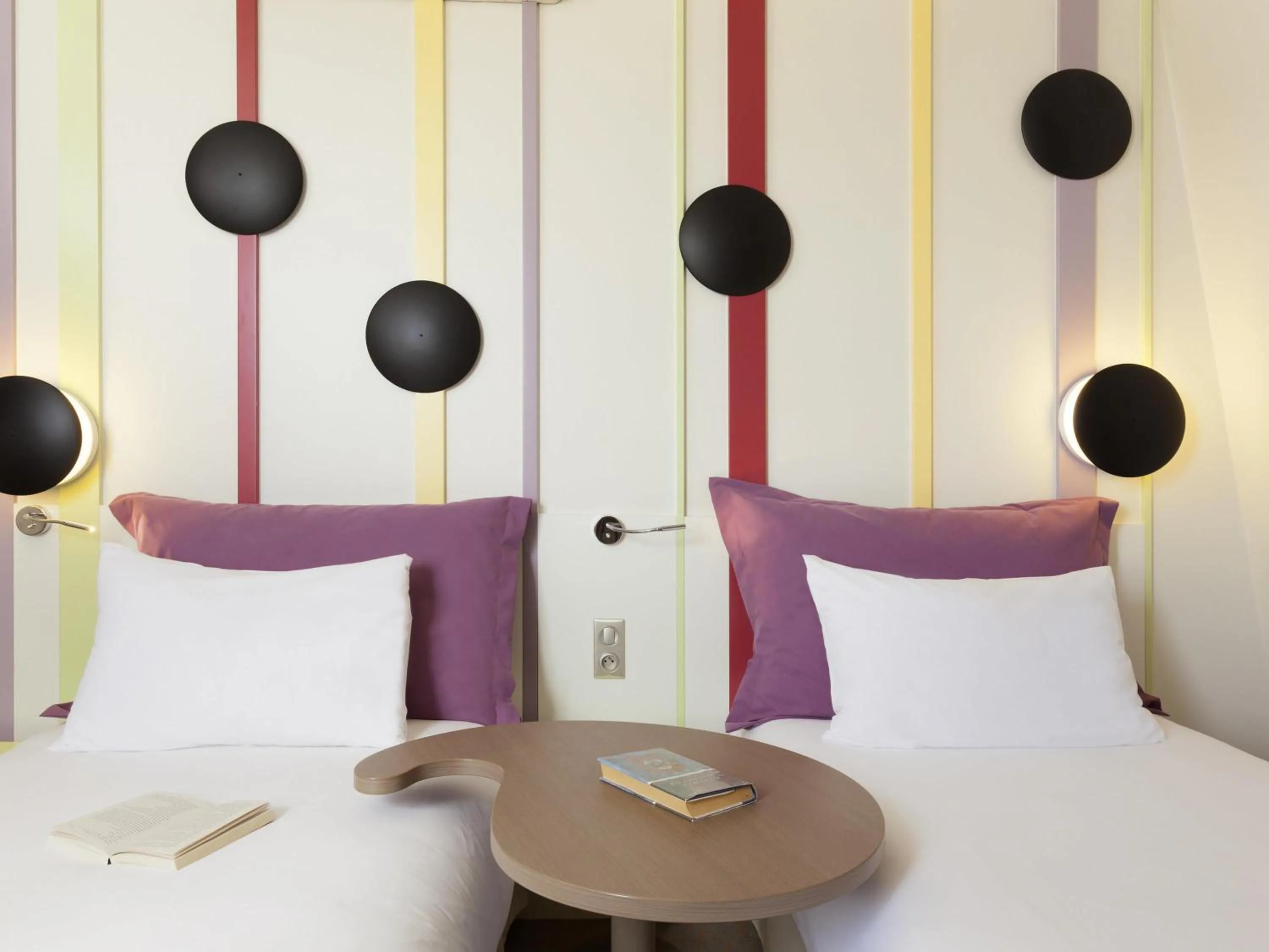 Bedroom, Bed in ibis Styles Bayonne