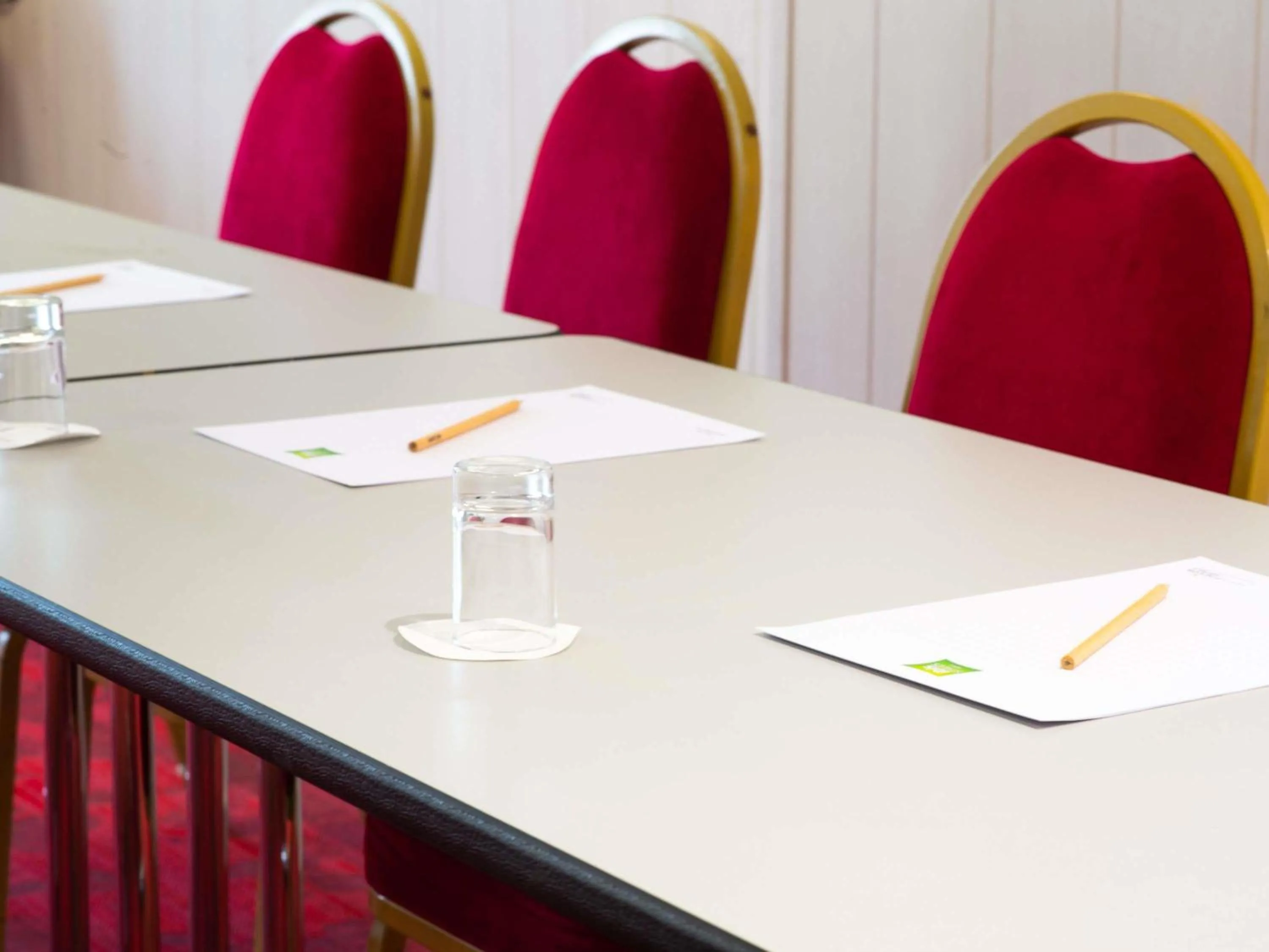 Meeting/conference room in ibis Styles Bayonne