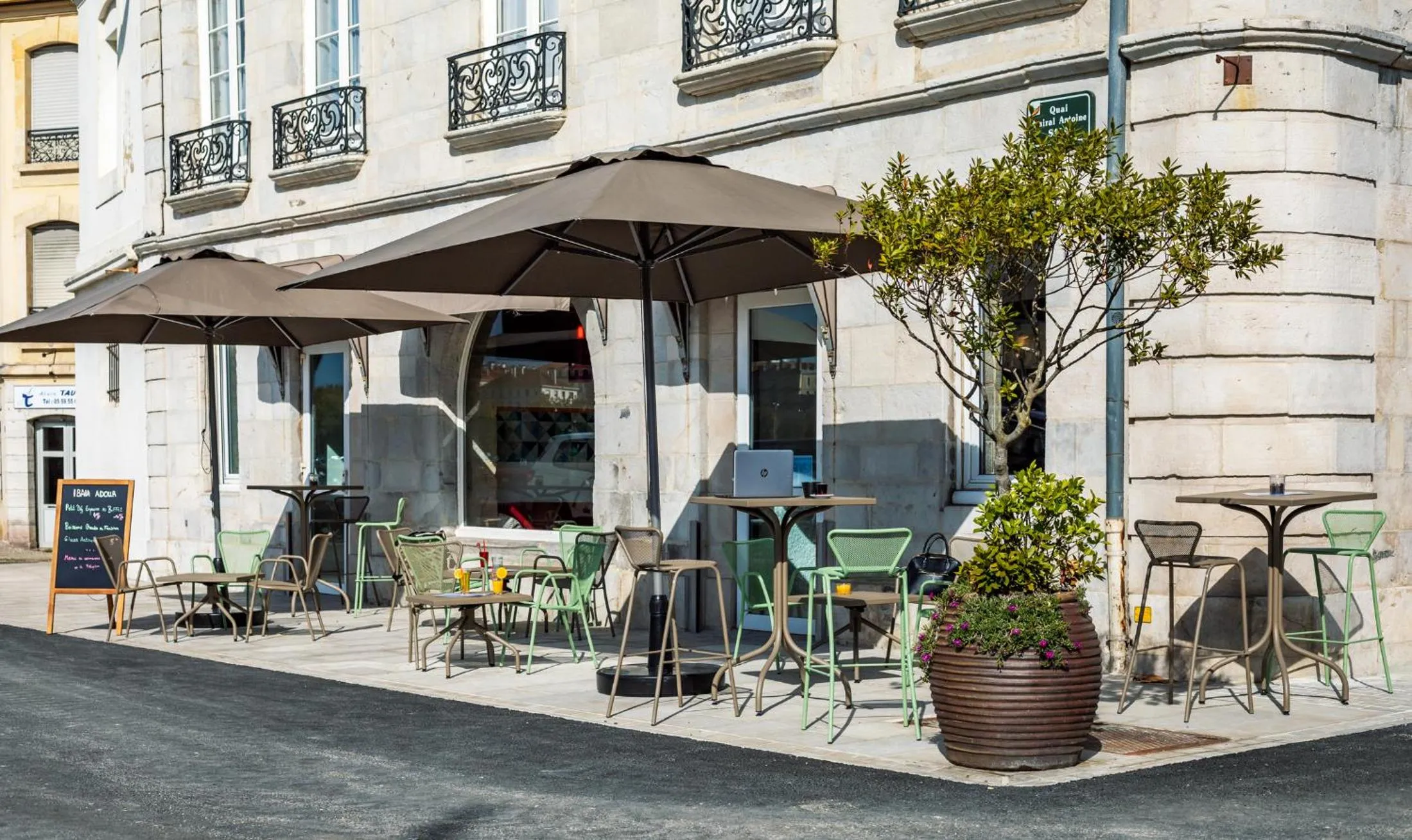 Patio in ibis Styles Bayonne