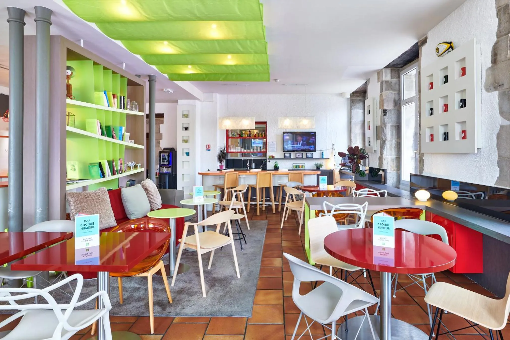 Lounge or bar in ibis Styles Bayonne