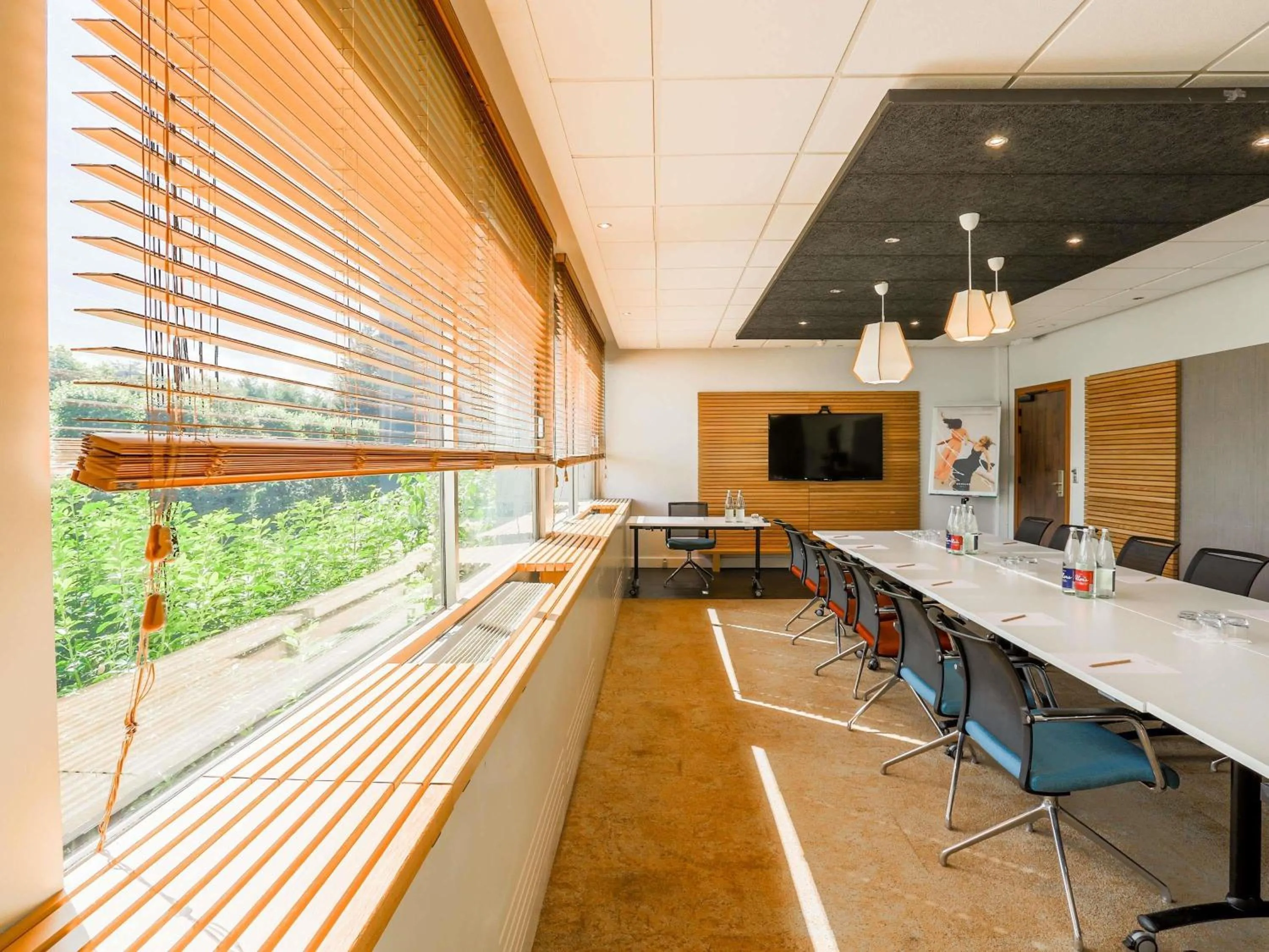 TV and multimedia in Mercure Lille Marcq en Baroeul