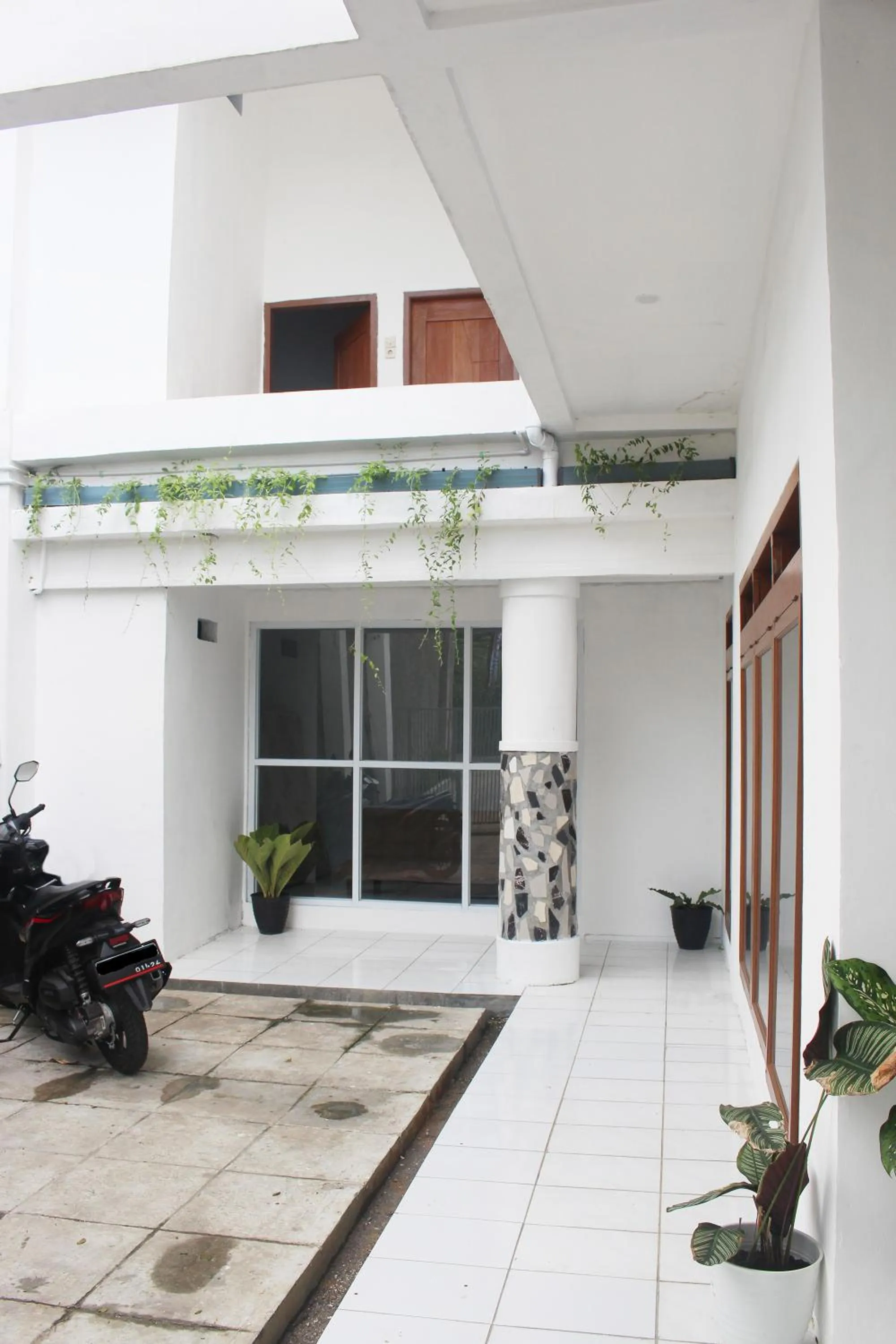 Property building in RedDoorz near Exit Toll Tanah Baru Bogor