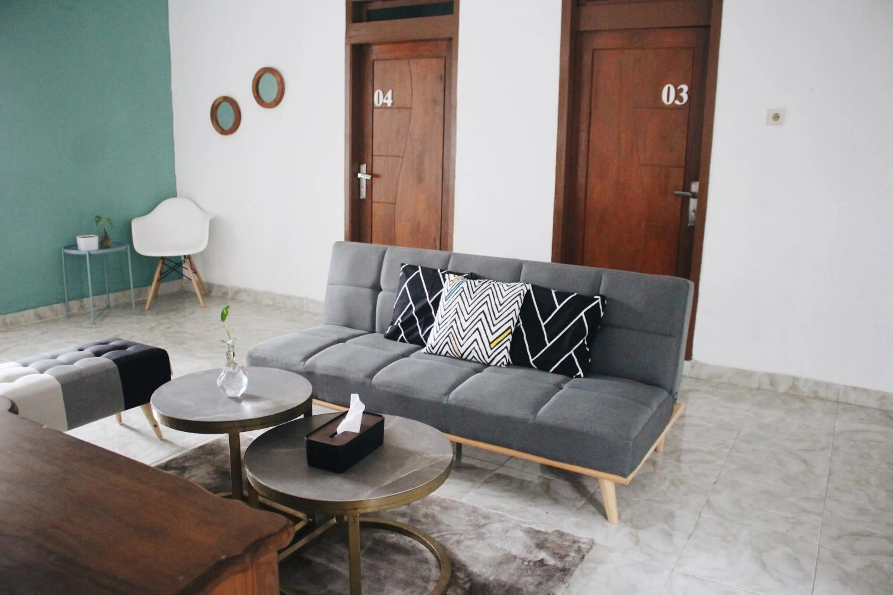 Seating area in RedDoorz near Exit Toll Tanah Baru Bogor