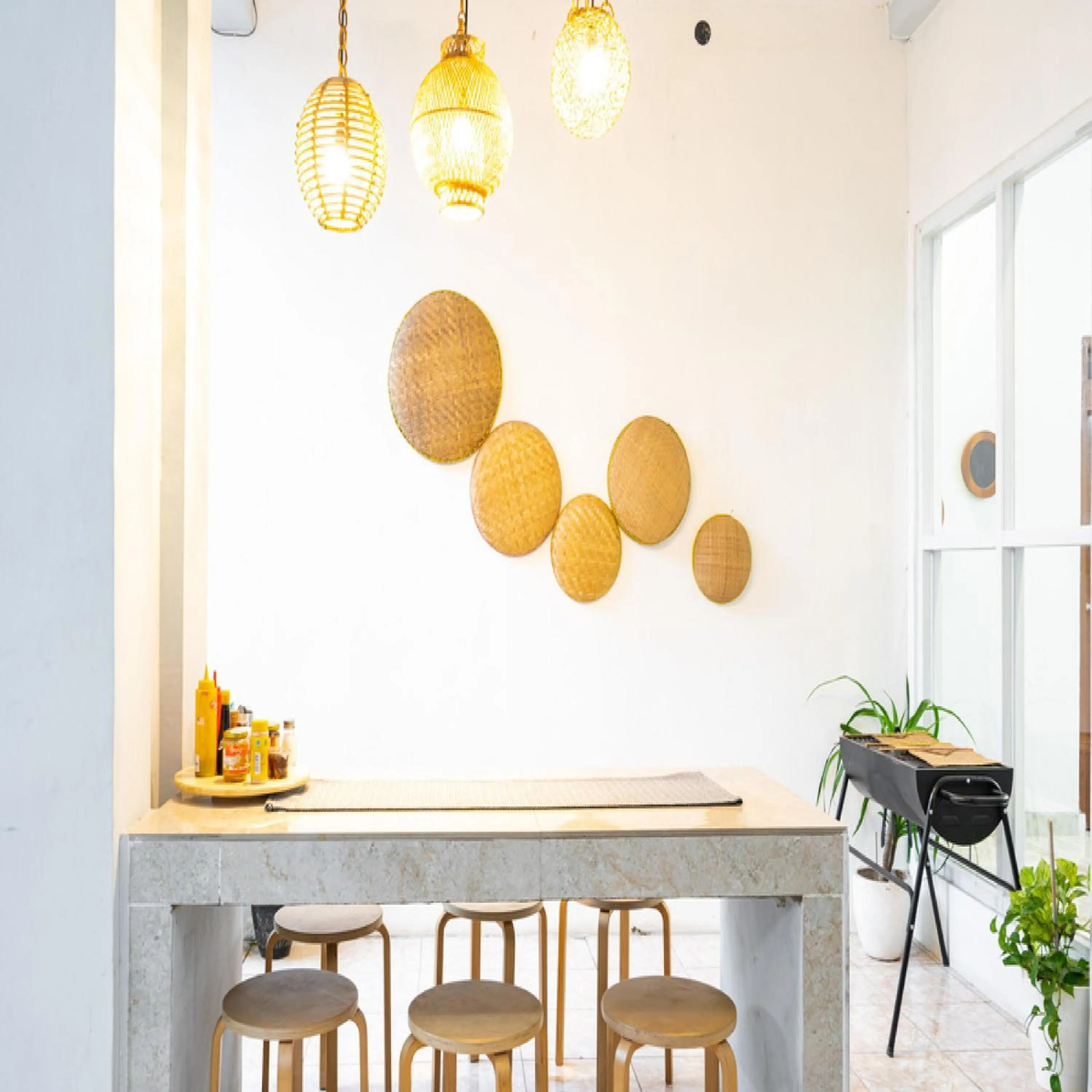 Living room in RedDoorz near Exit Toll Tanah Baru Bogor