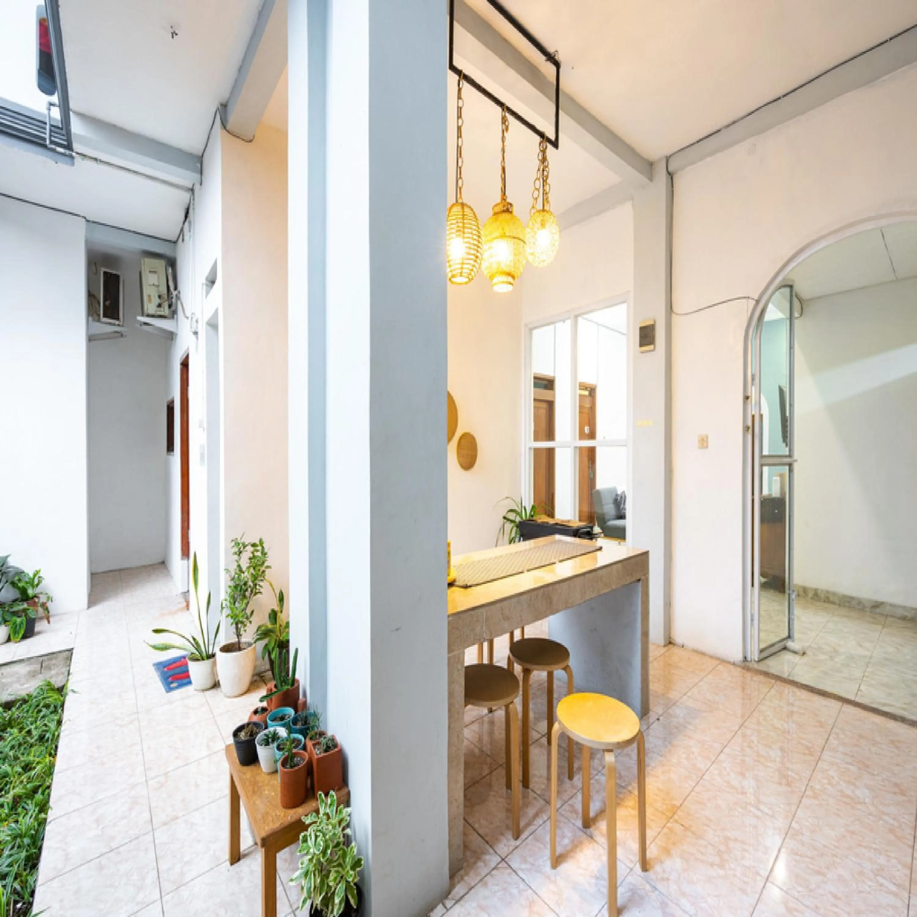 Breakfast in RedDoorz near Exit Toll Tanah Baru Bogor