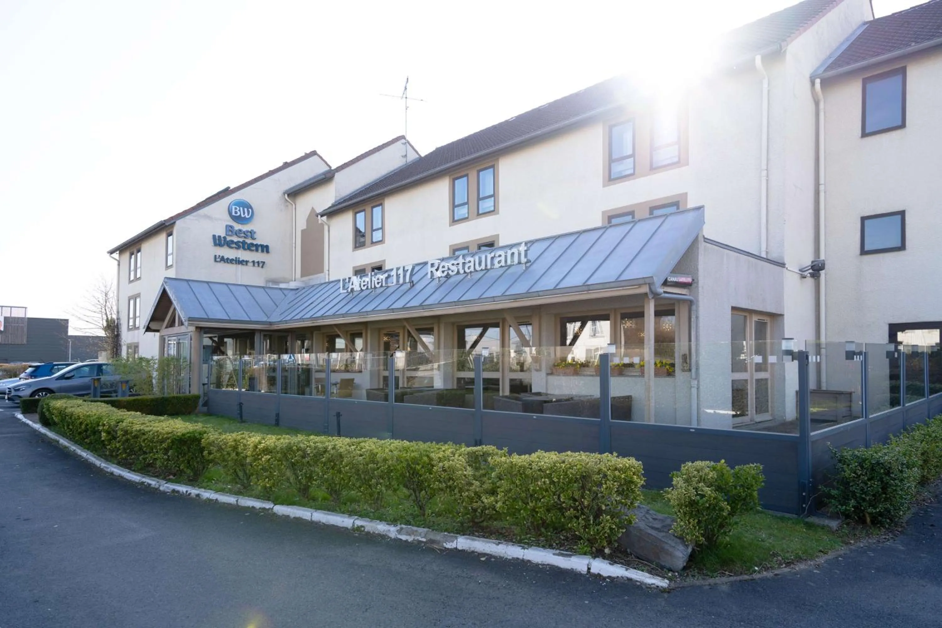 Property building in Best Western l'Atelier 117