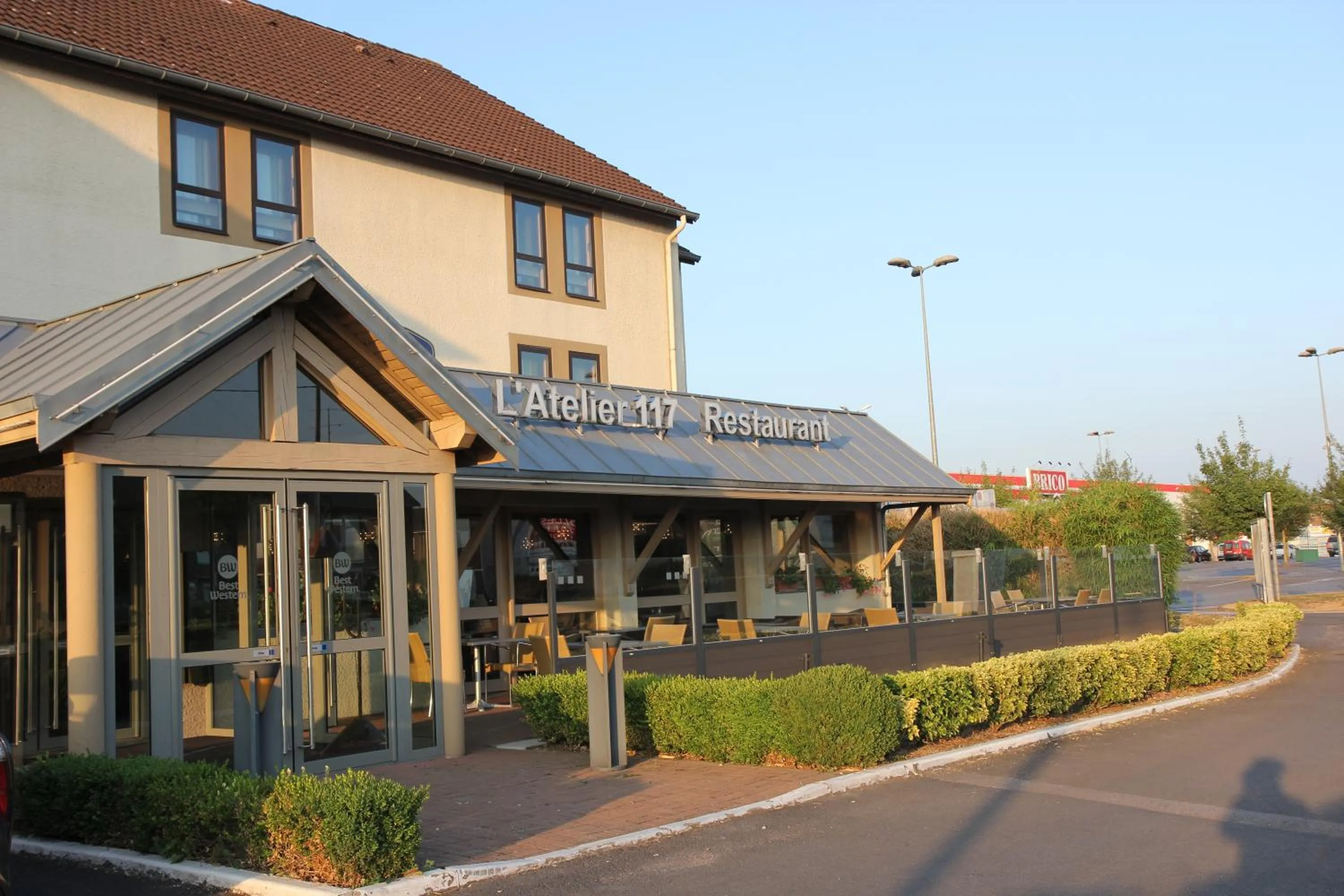 Property building in Best Western l'Atelier 117