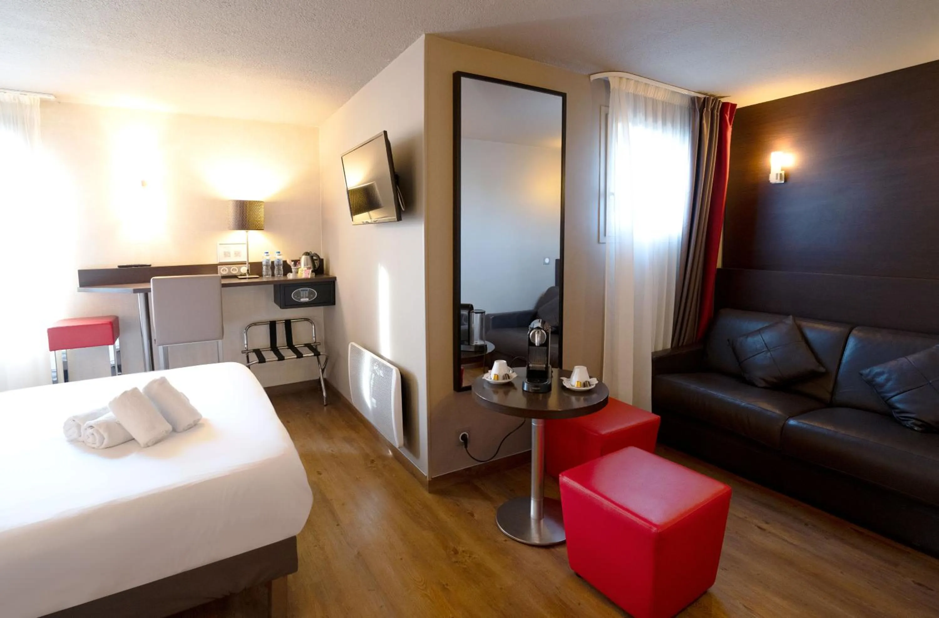 Bedroom, Bed in Best Western l'Atelier 117