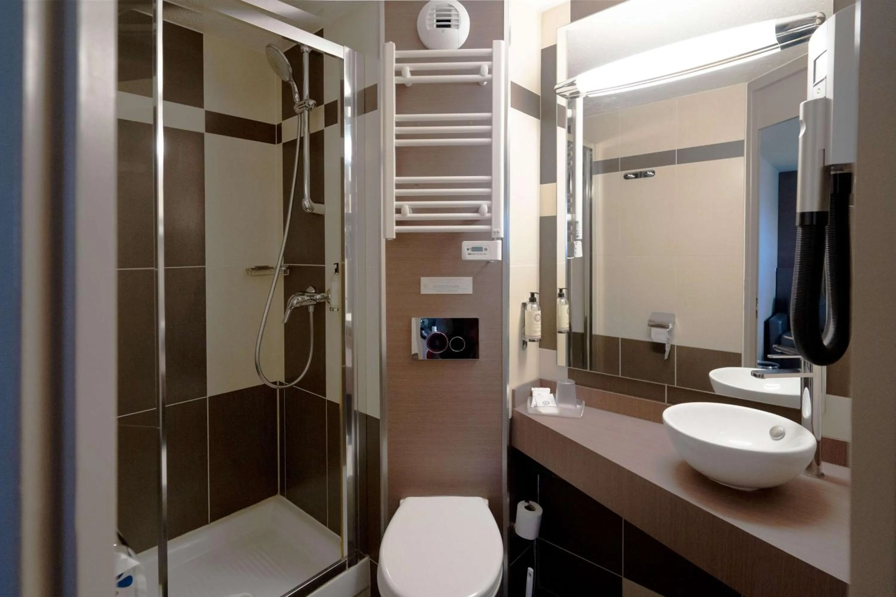 Bathroom in Best Western l'Atelier 117