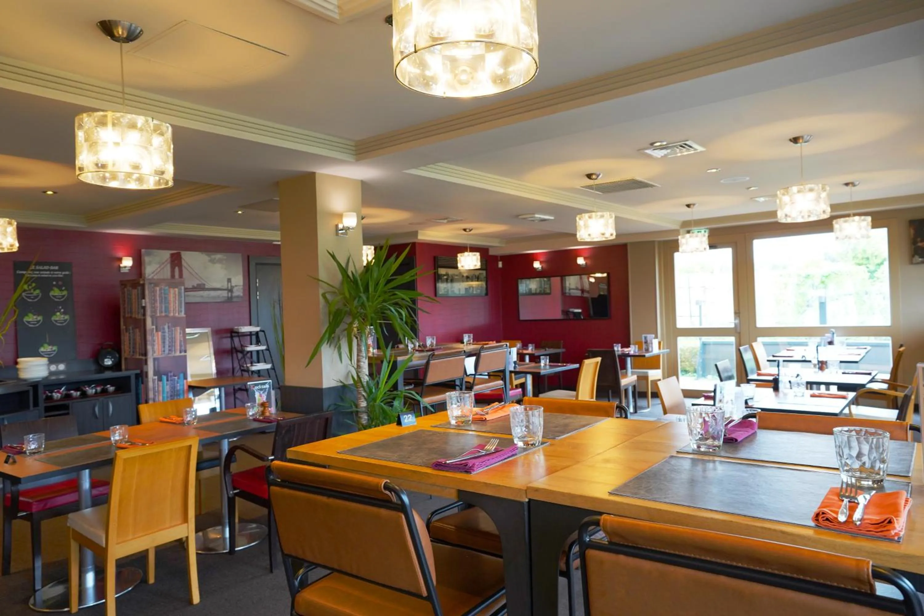 Restaurant/places to eat in Best Western l'Atelier 117