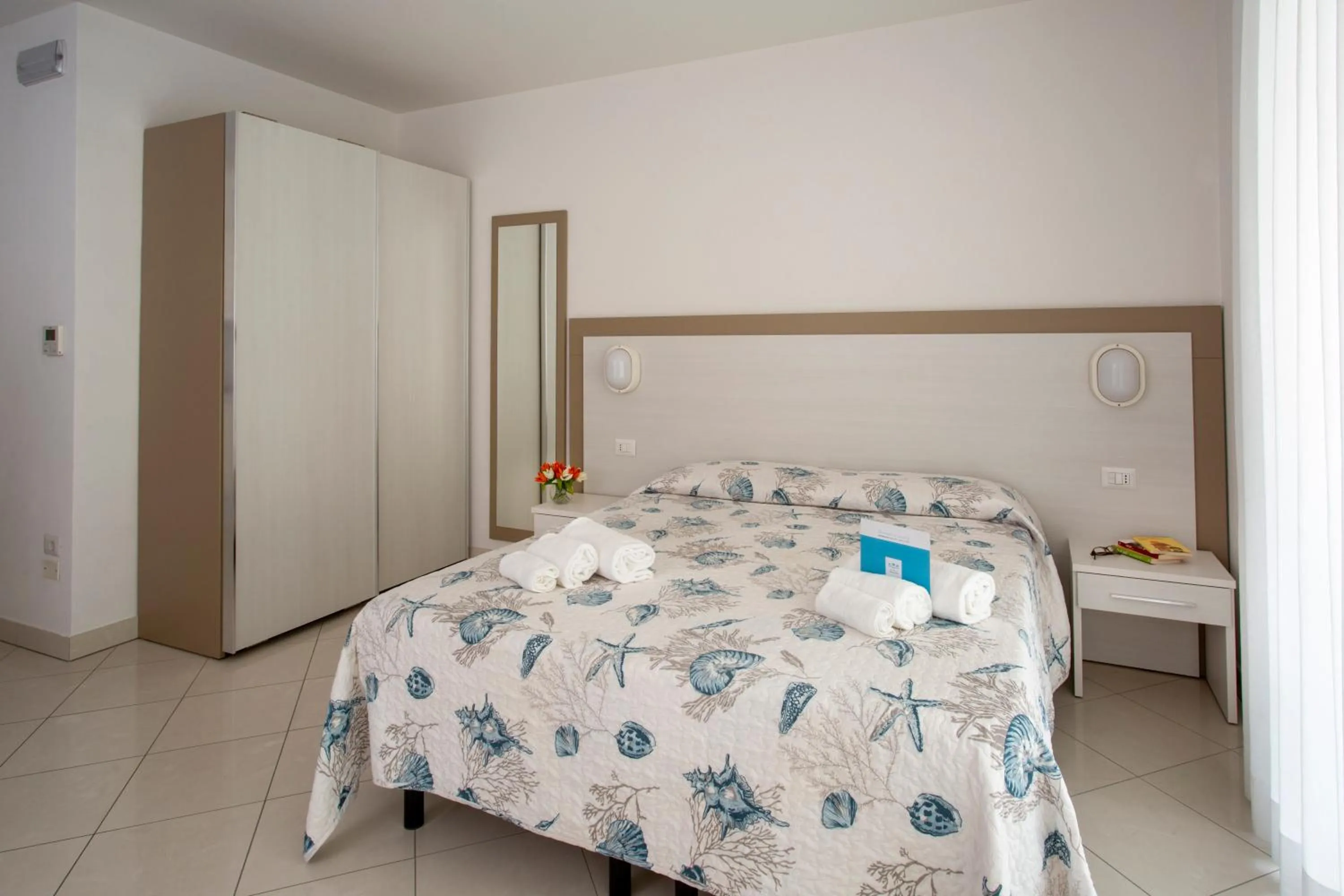 Bedroom, Bed in Residence I Diamanti - Siroli Collection