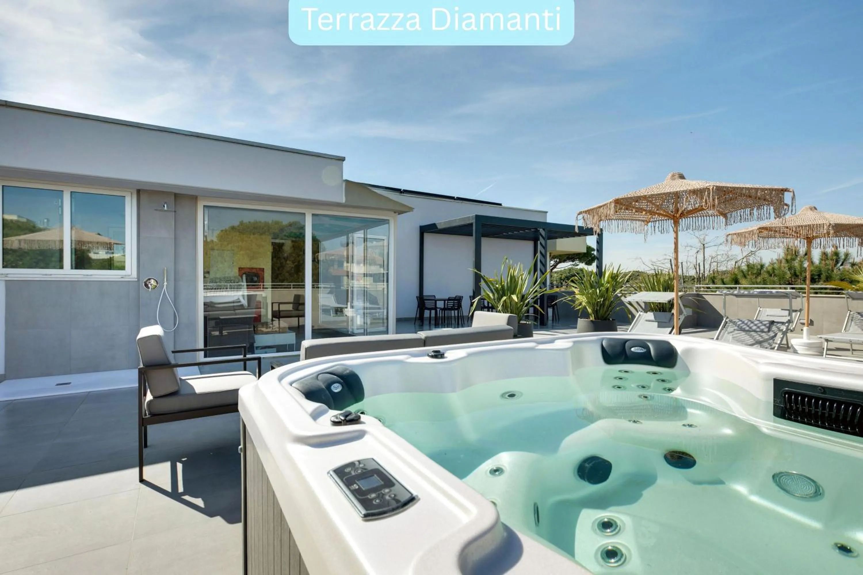 Hot Tub in Residence I Diamanti - Siroli Collection