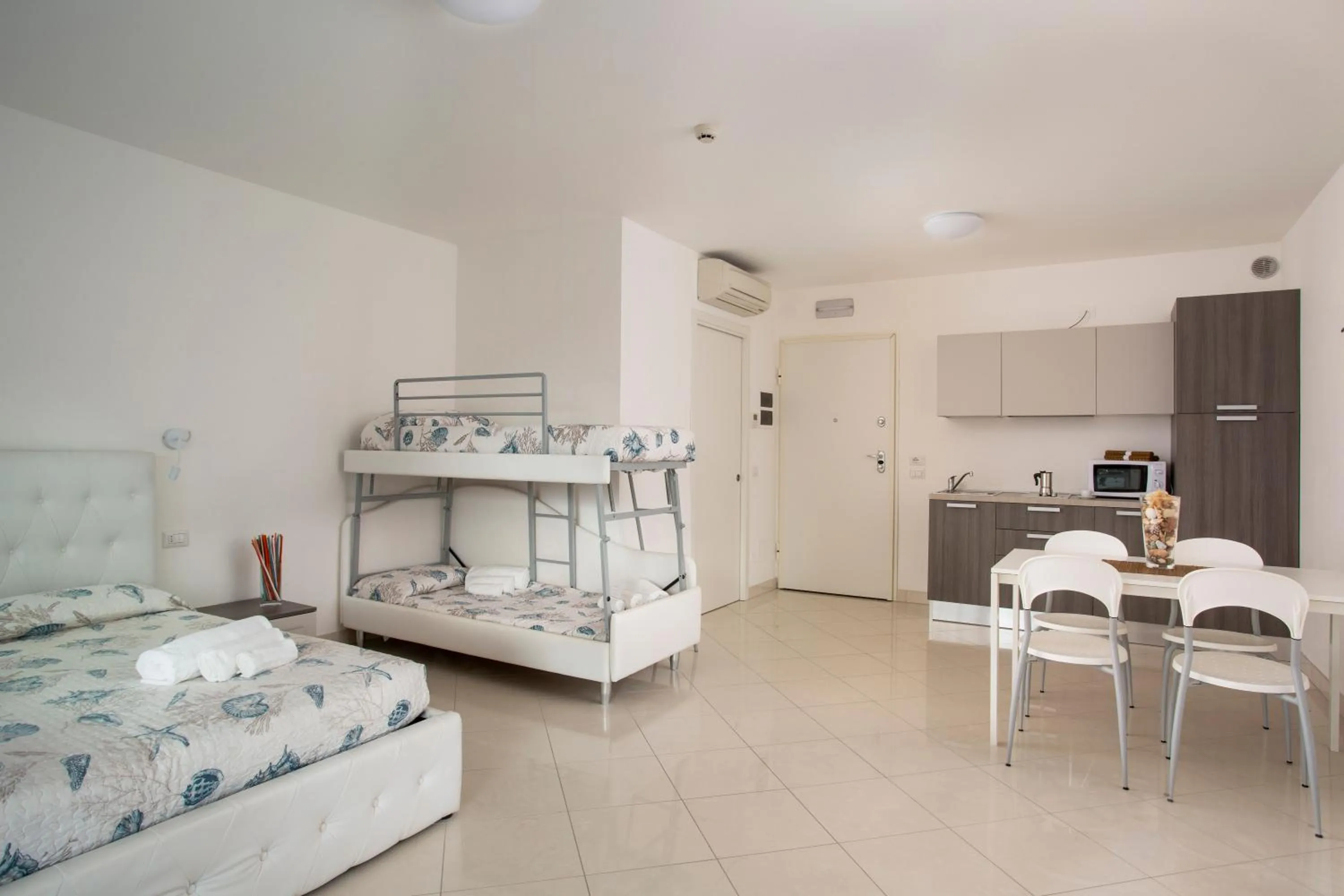 Kitchen or kitchenette, Bed in Residence I Diamanti - Siroli Collection