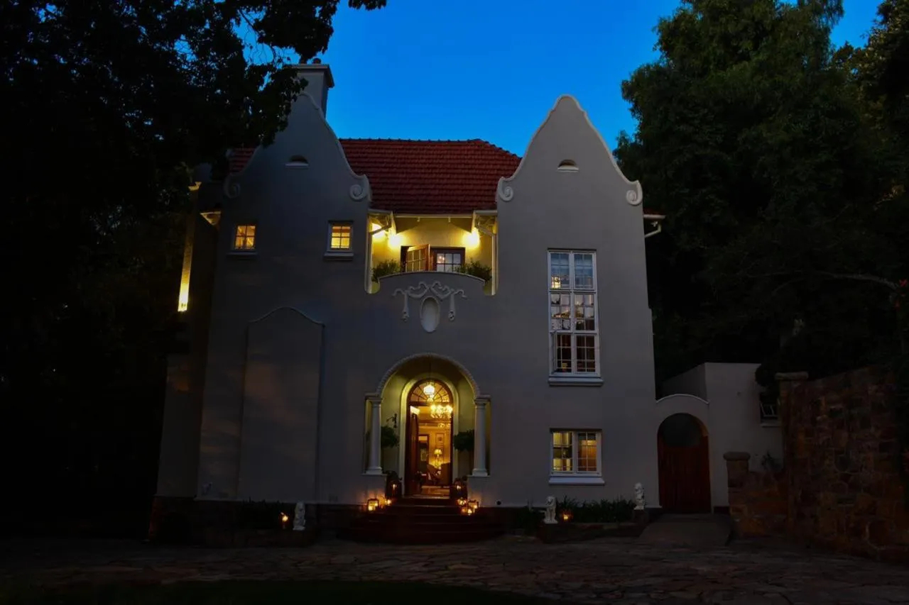 Facade/entrance in The Great Gatsby Houghton