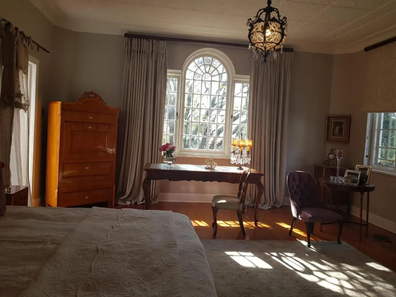 Bedroom, Bed in The Great Gatsby Houghton