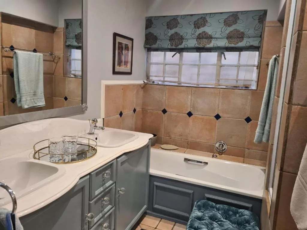 Bathroom in The Great Gatsby Houghton