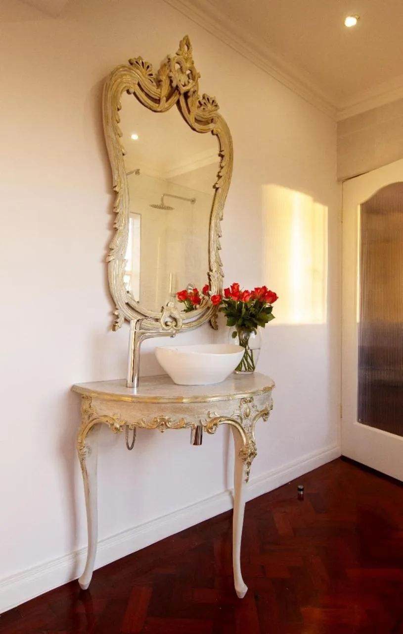 Decorative detail in The Great Gatsby Houghton