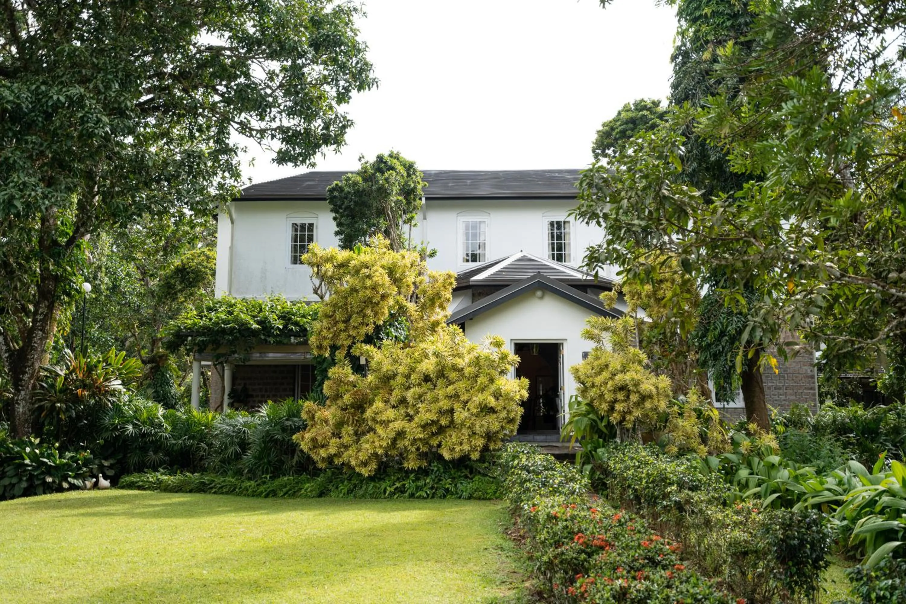 Property building in Glenross Living - A Collection of 7 Private Pool Villas and 3 Colonial Suites