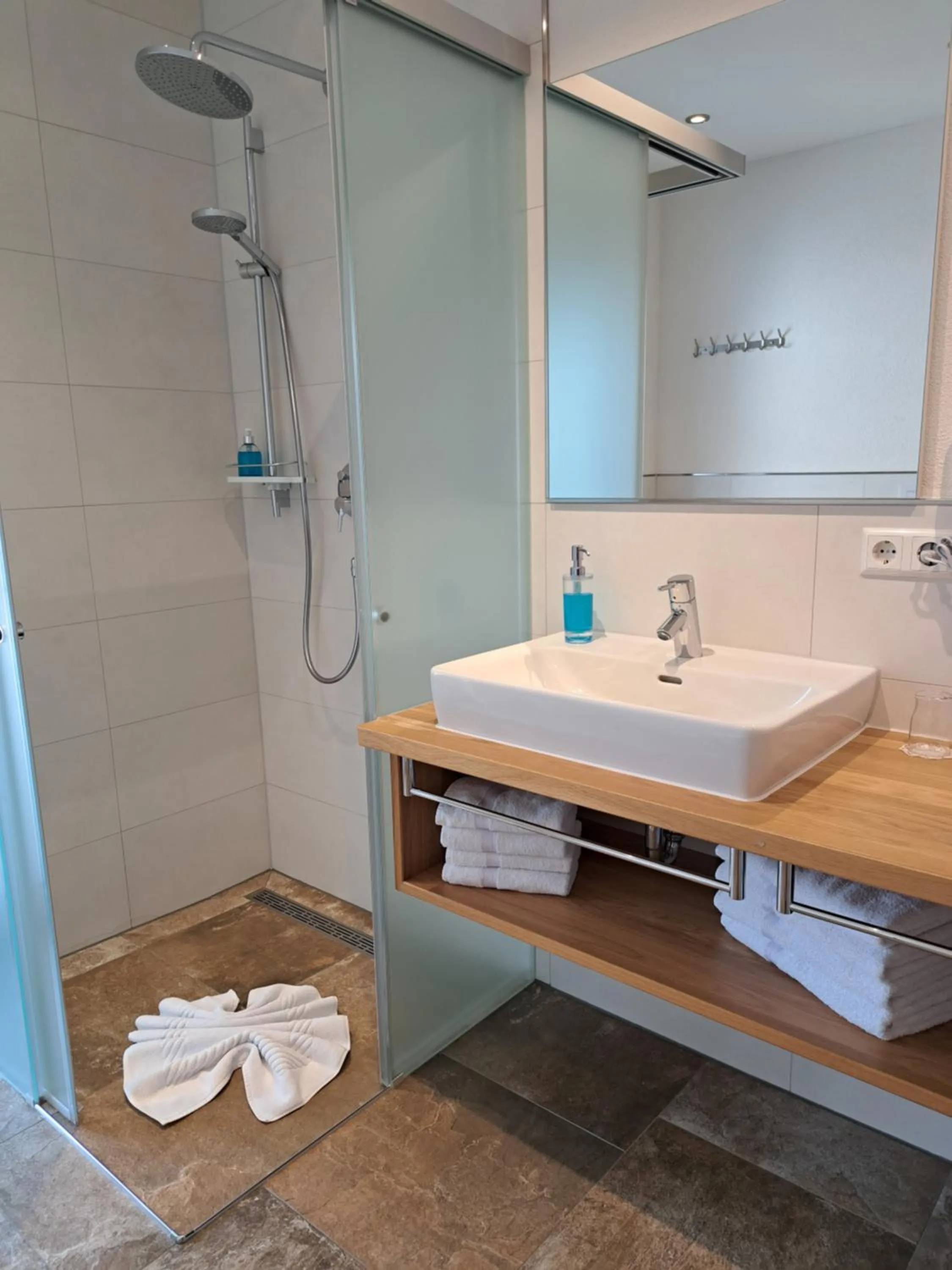 Bathroom in Pension Yvonne - SUPERIOR