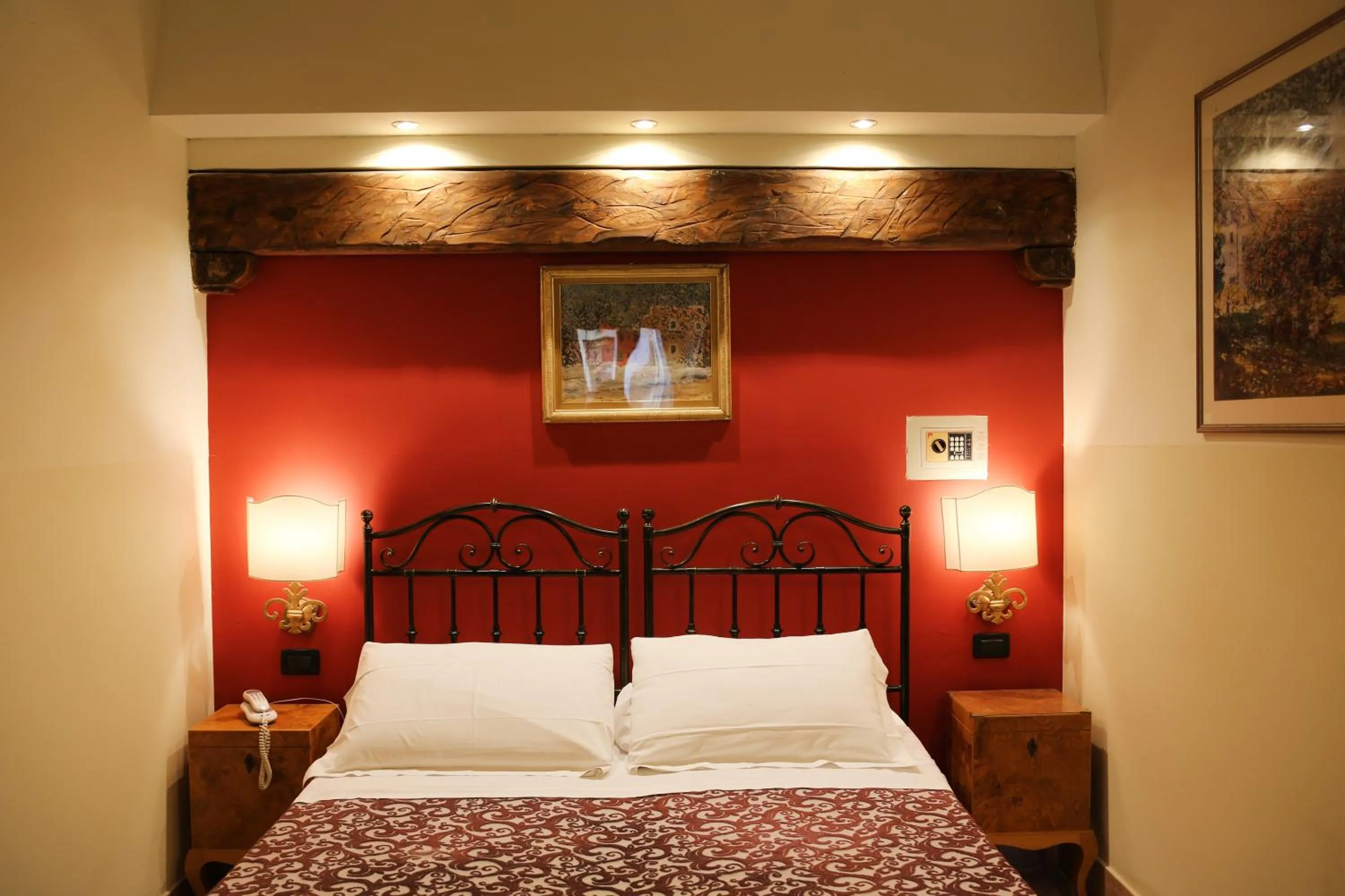 Photo of the whole room, Bed in Albergo delle Drapperie