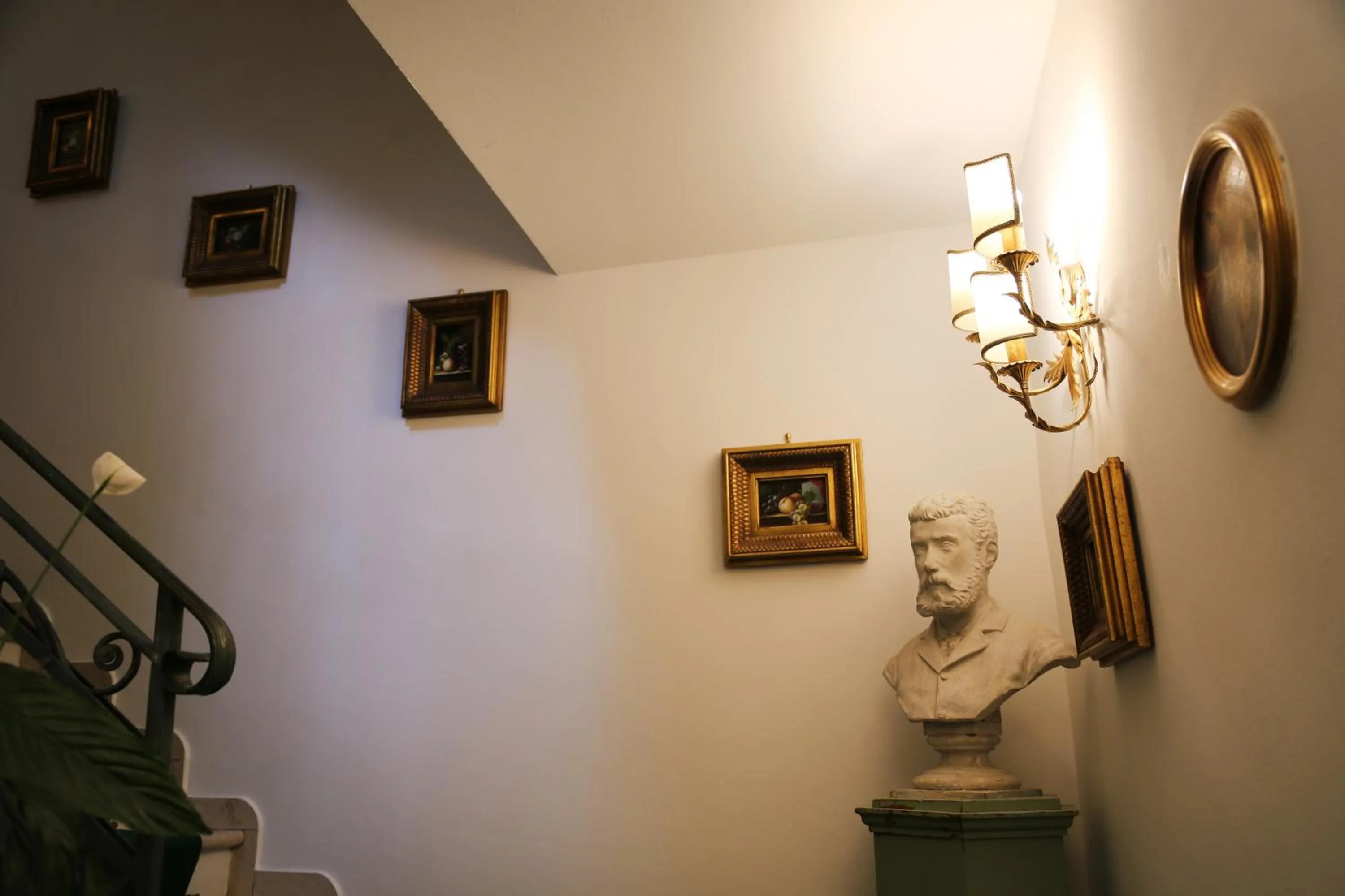 Decorative detail in Albergo delle Drapperie