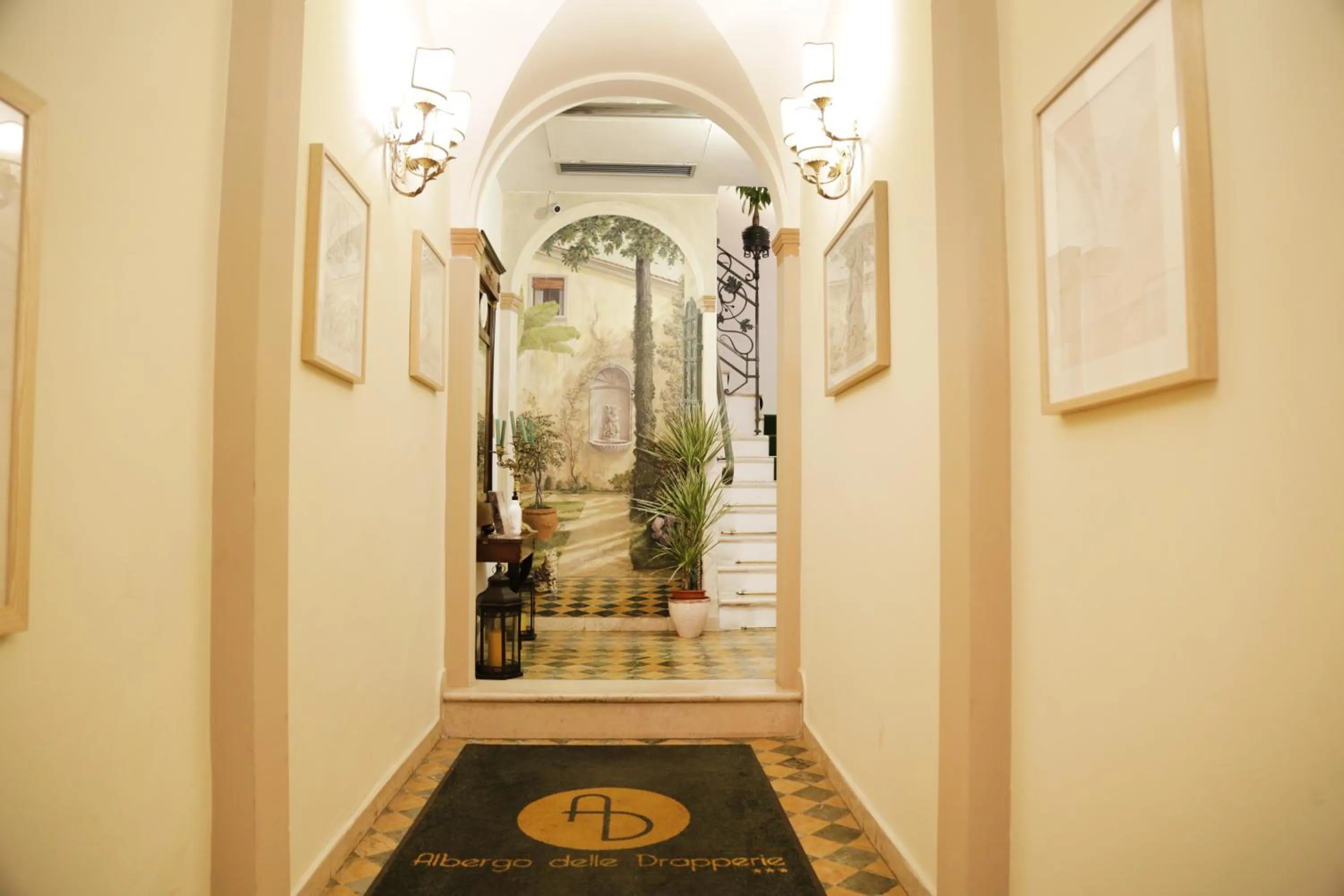 Facade/entrance in Albergo delle Drapperie