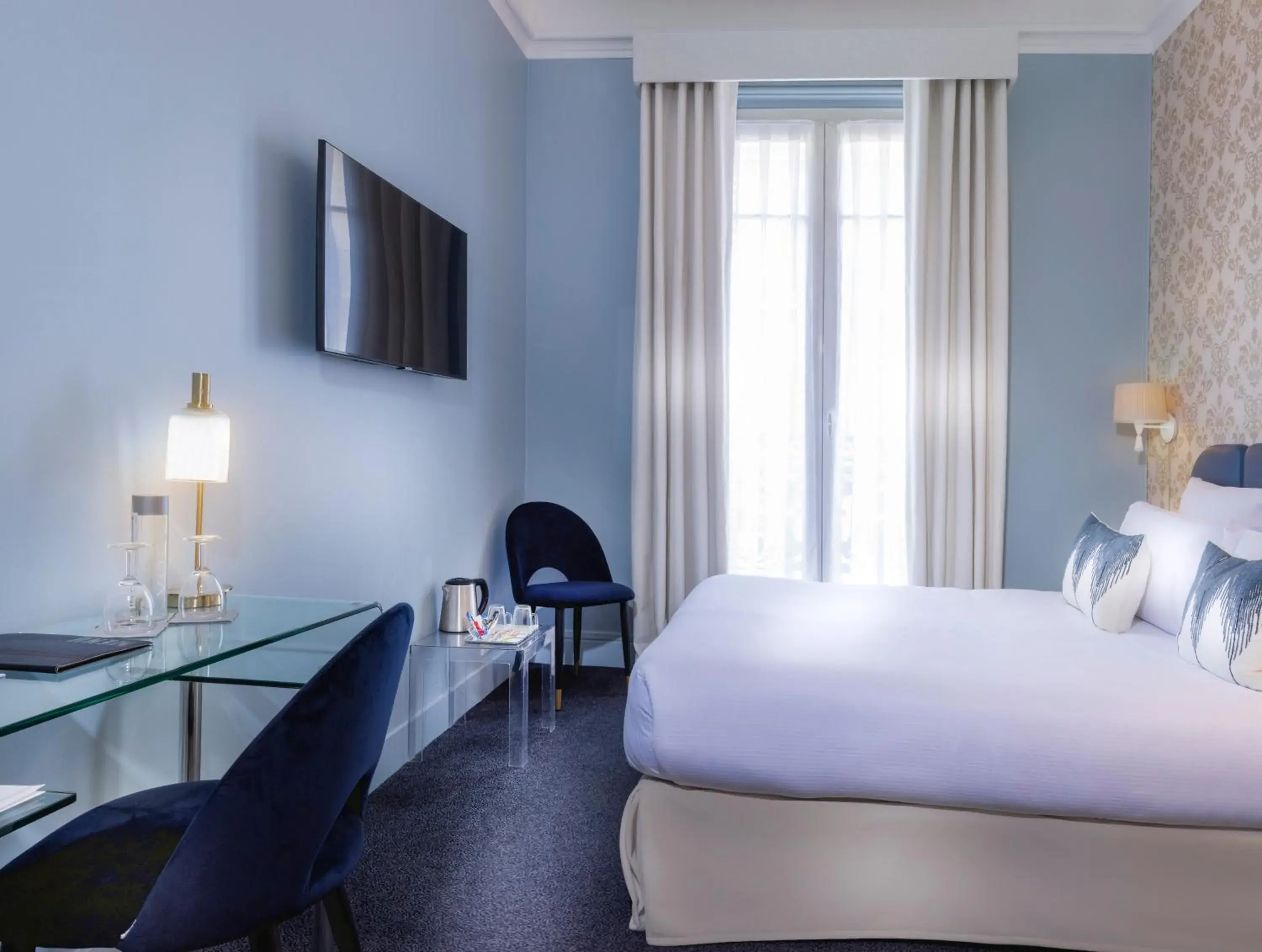 Classic Double Room in Hotel Claridge Paris Classic Double Room in Hotel Claridge Paris