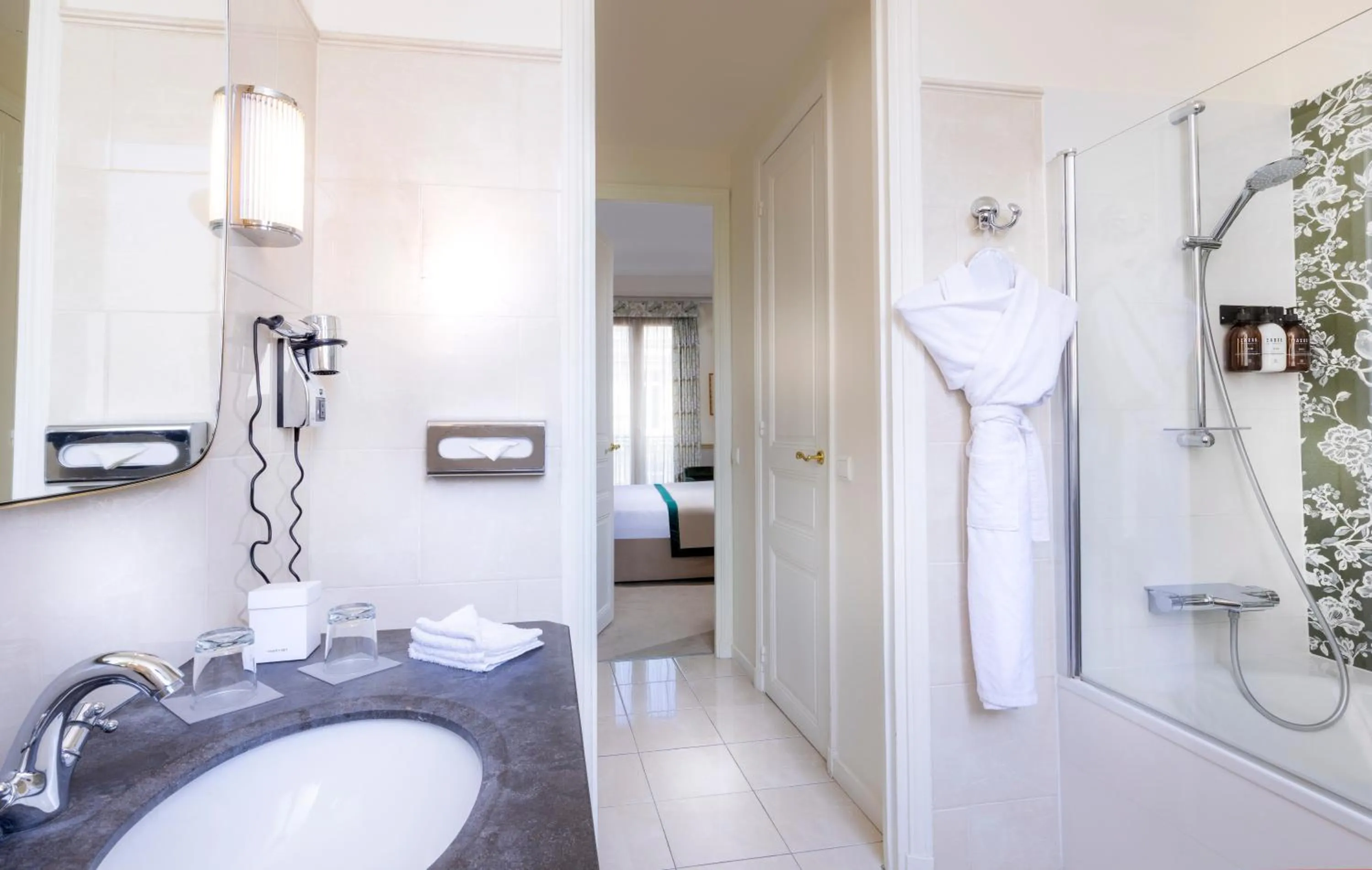 Bathroom in Hotel Claridge Paris