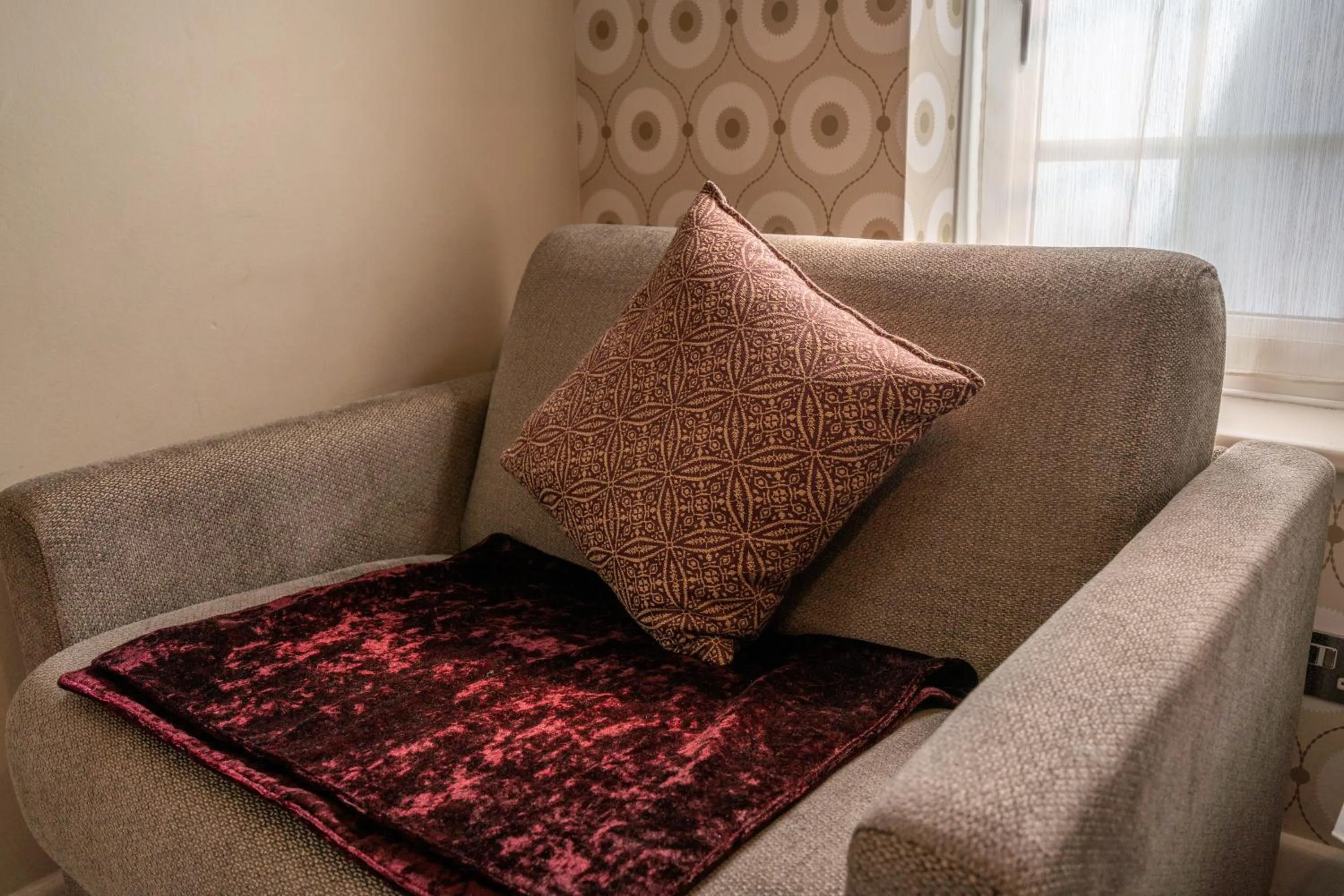 Seating area in Avon Causeway Hotel