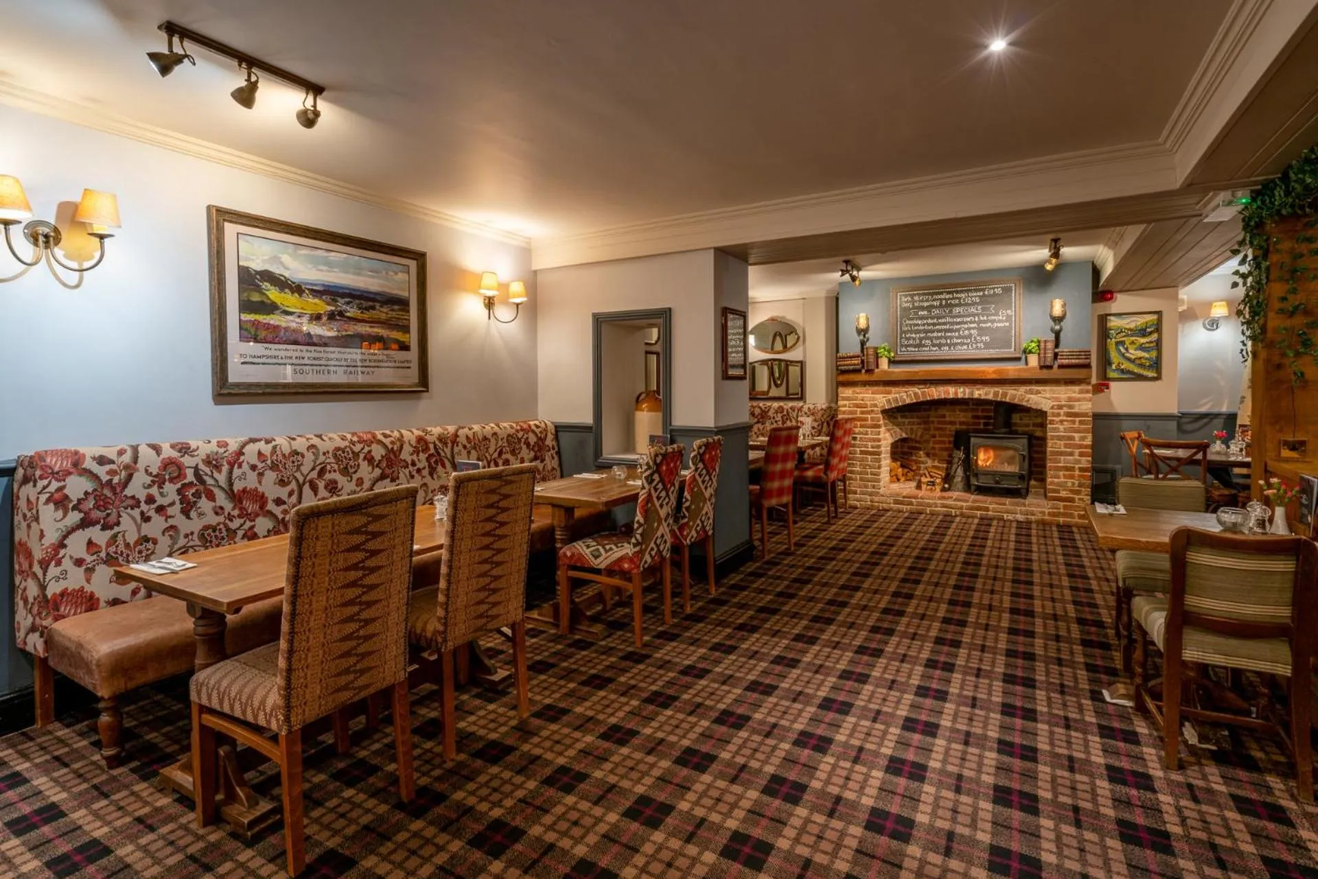 Restaurant/places to eat in Avon Causeway Hotel