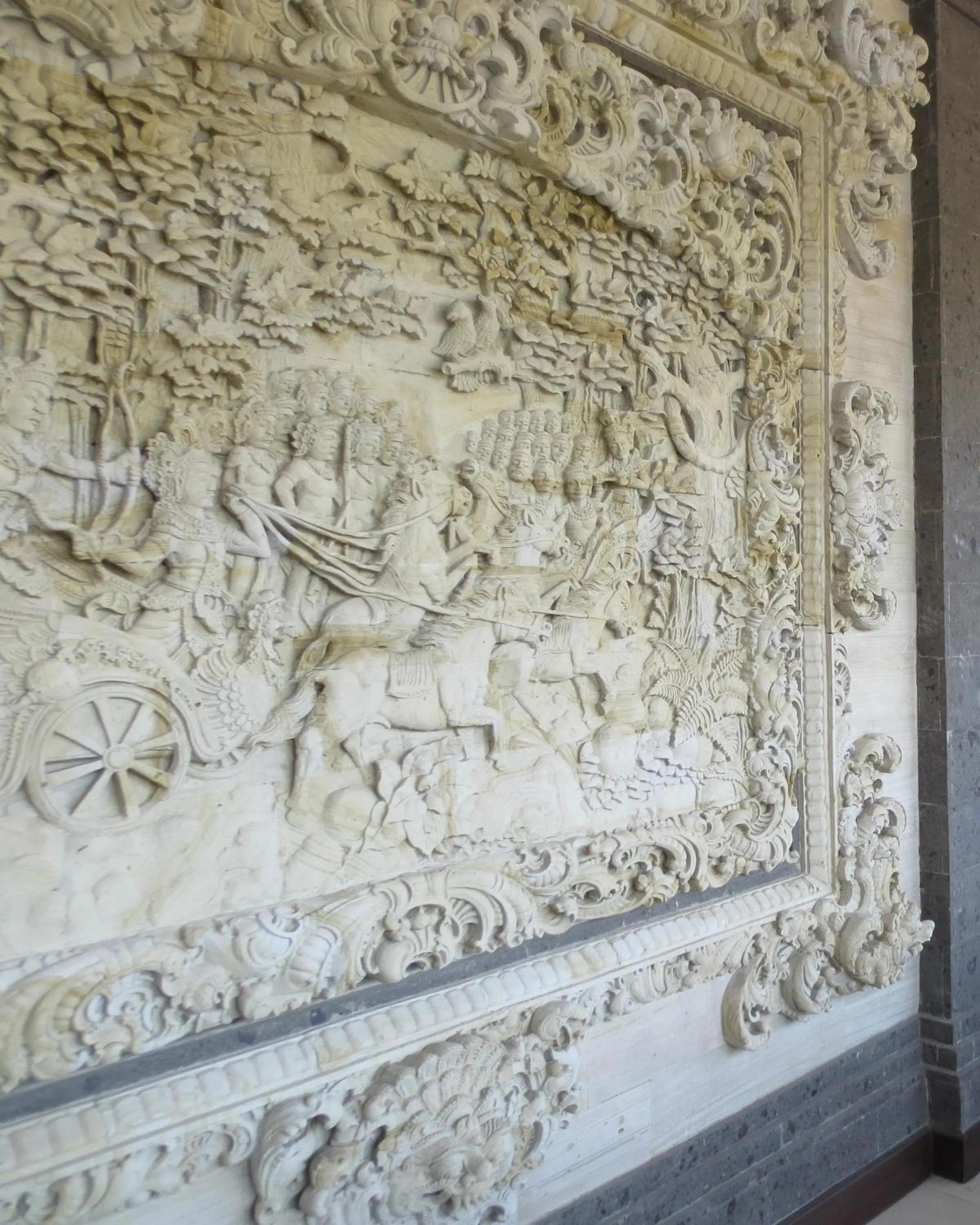 Decorative detail in Ari Putri Hotel