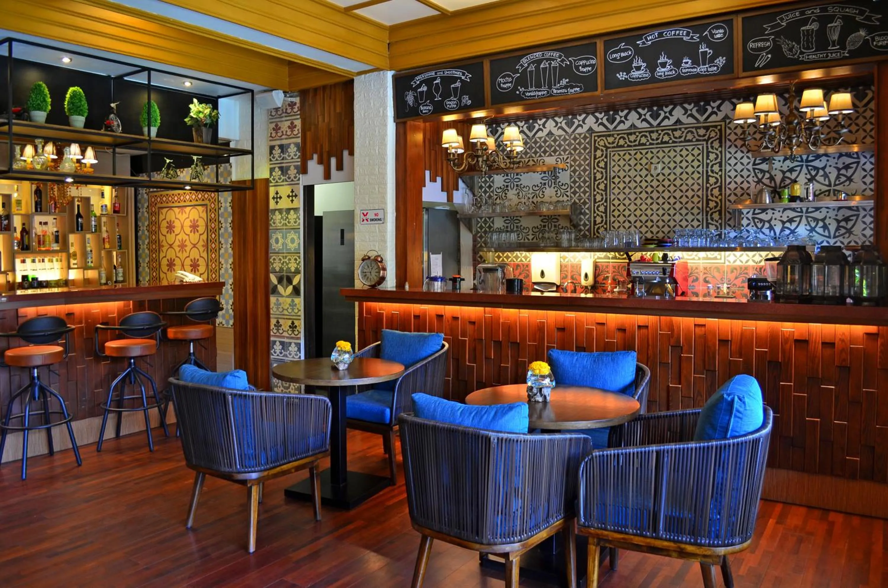Lounge or bar in Ari Putri Hotel
