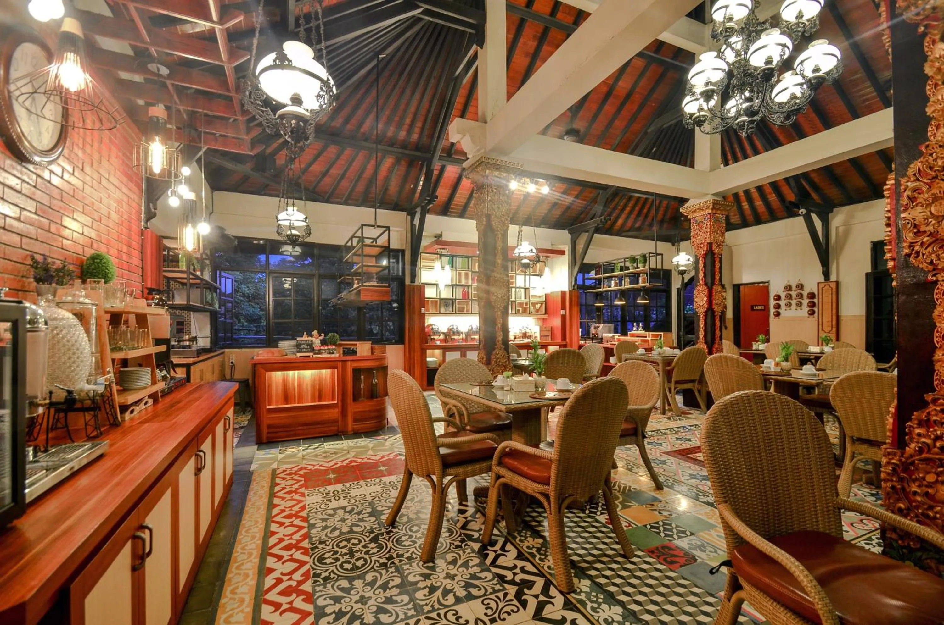 Restaurant/places to eat in Ari Putri Hotel
