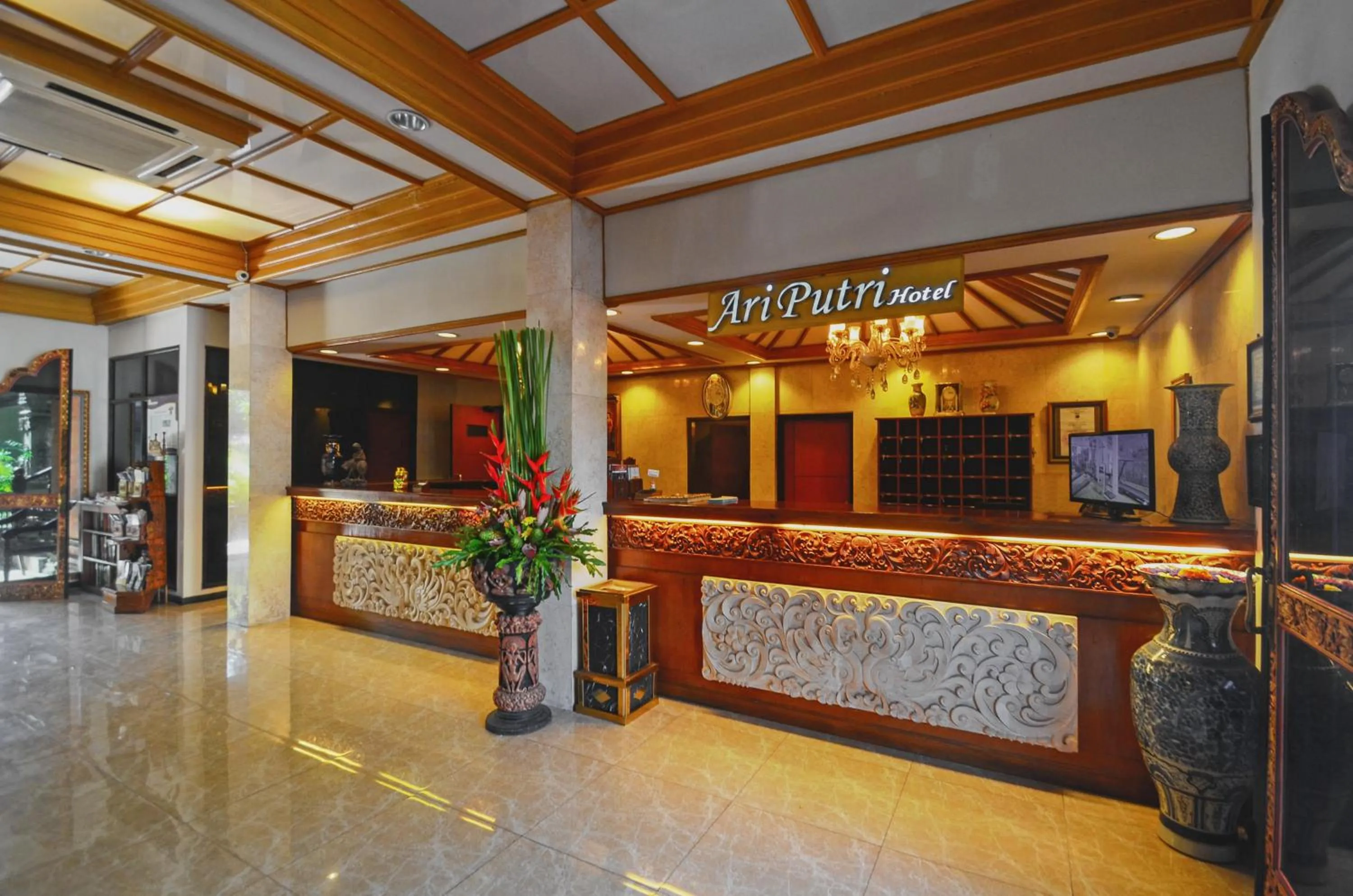Lobby or reception in Ari Putri Hotel