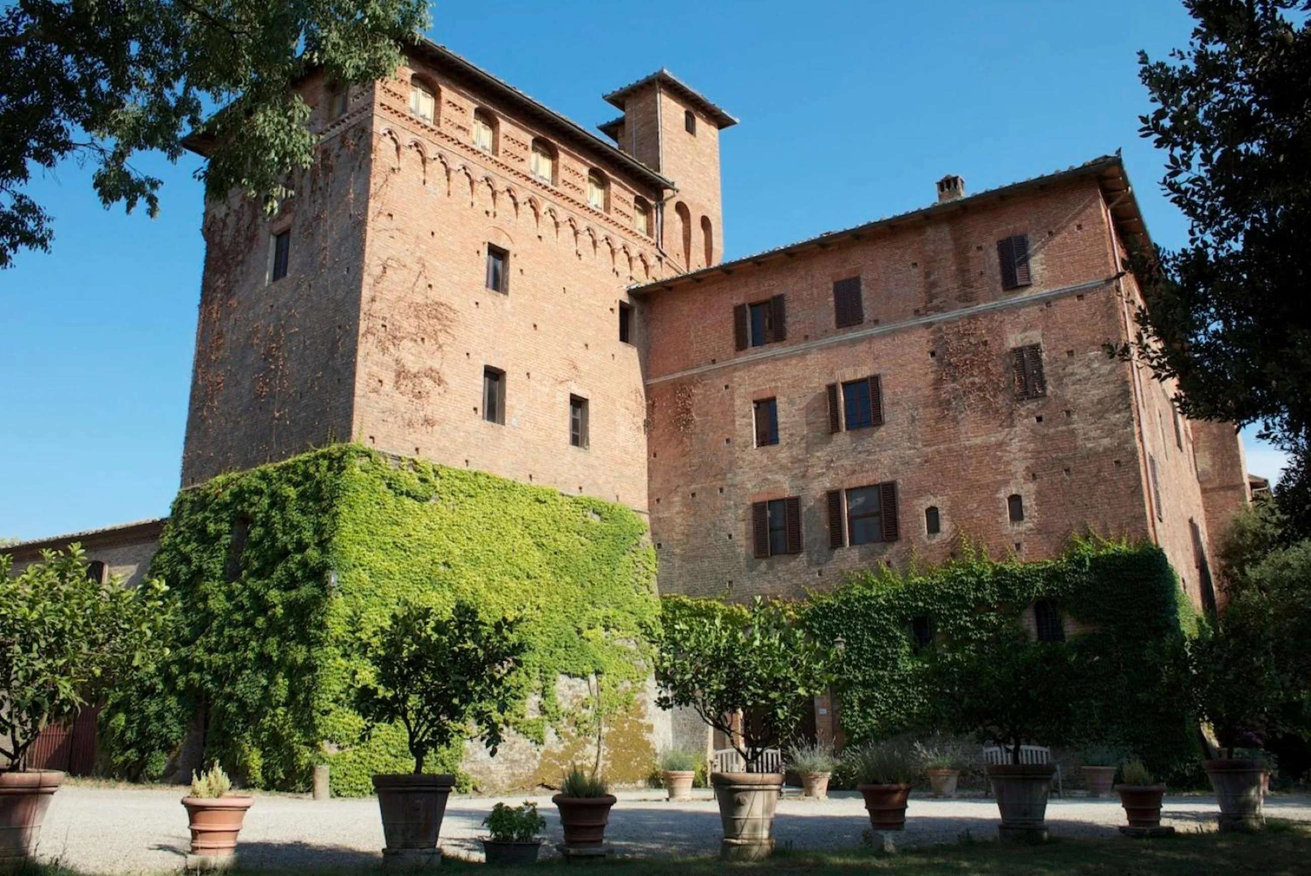 Facade/entrance in Castello di San Fabiano