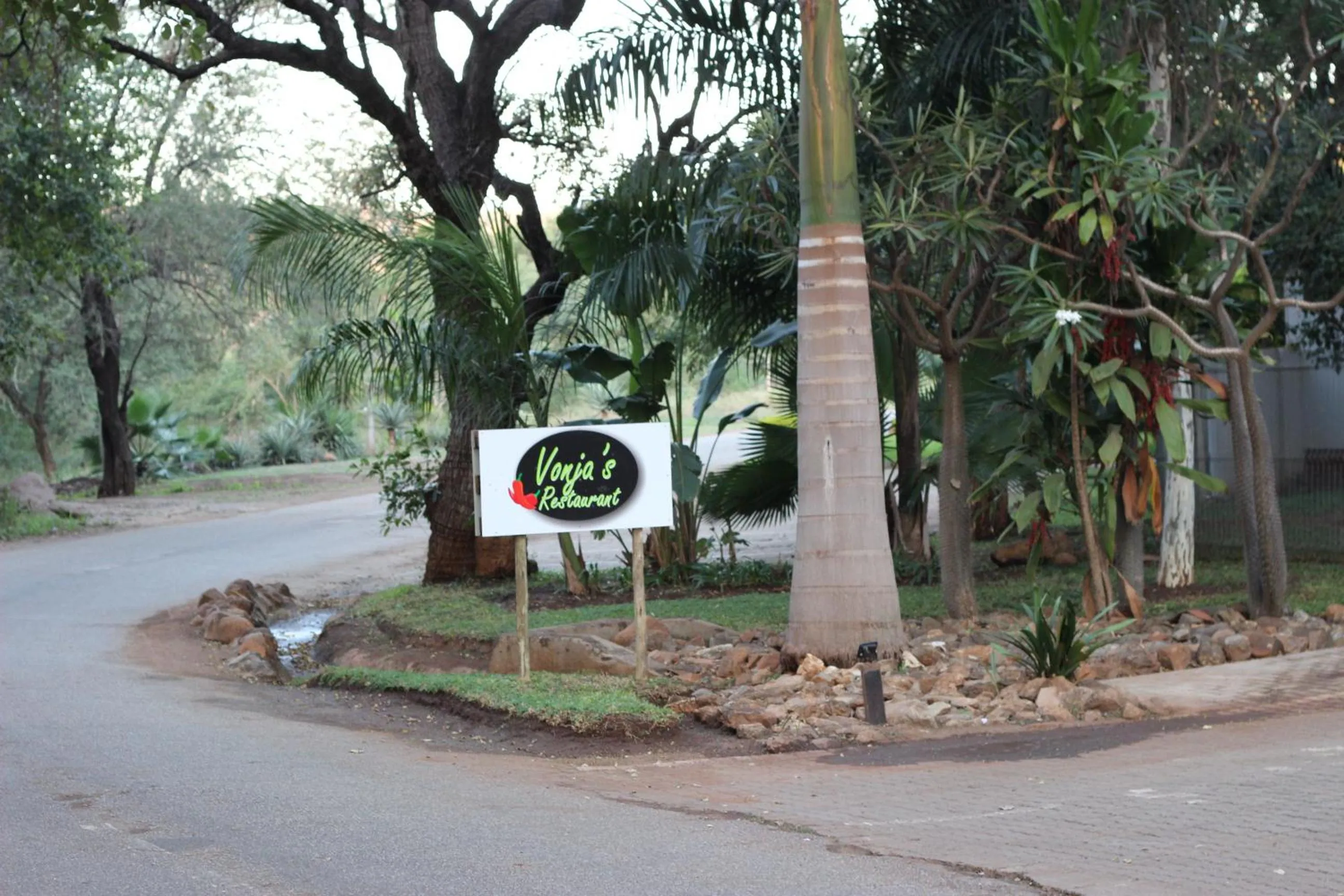 Restaurant/places to eat in Ecolux Boutique Hotel