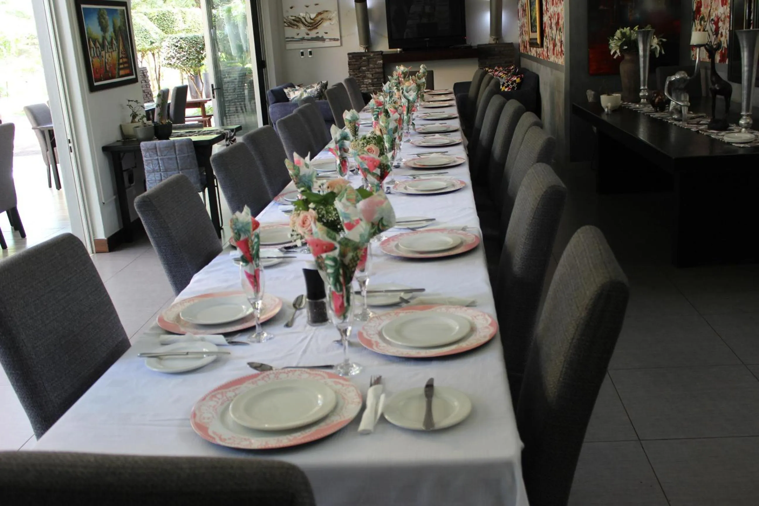 Restaurant/places to eat in Ecolux Boutique Hotel