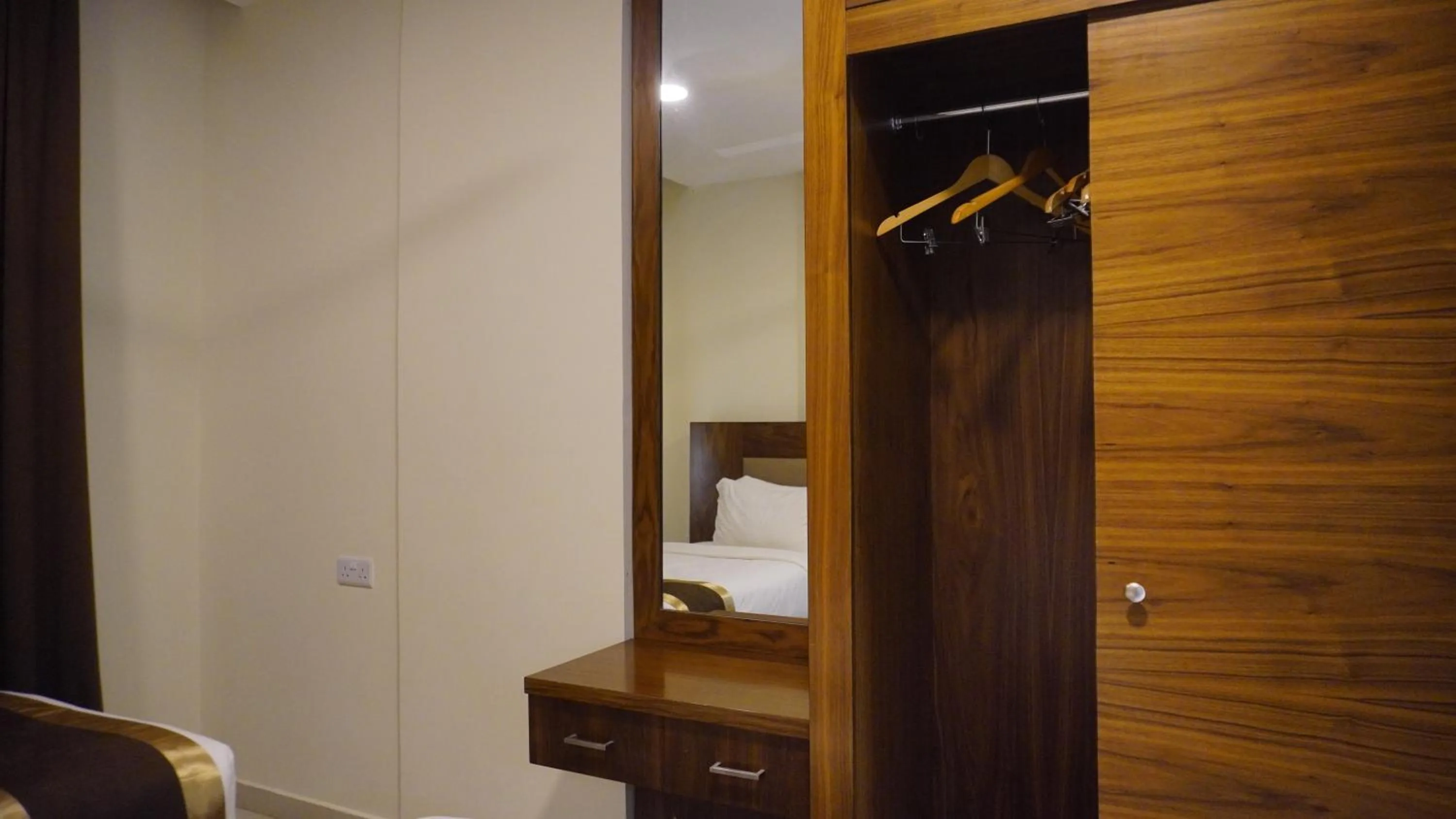 Bedroom, Bed in Bristol Hotel Salalah